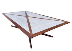 Massiccio tavolo da pranzo in legno di noce e travertino del Mid Century American Studio A Modern