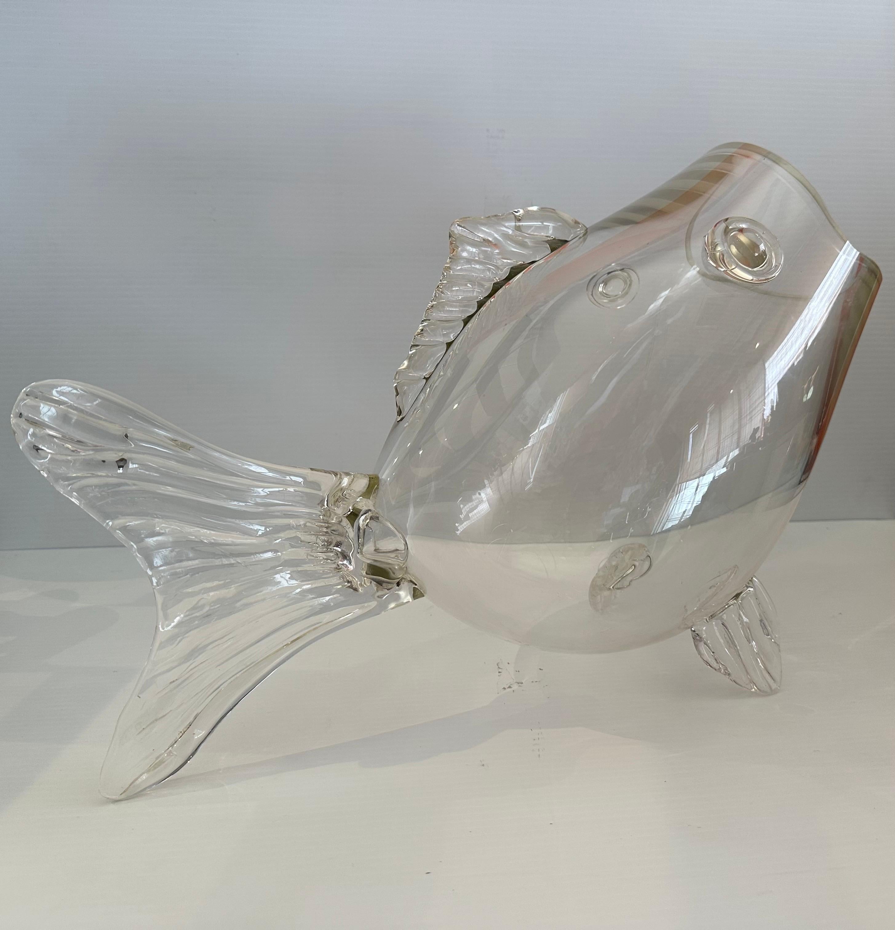 Massive Mid-Century Hand-Blown Glass Fish Vase in the Style of Blenko Glass in vendita 5