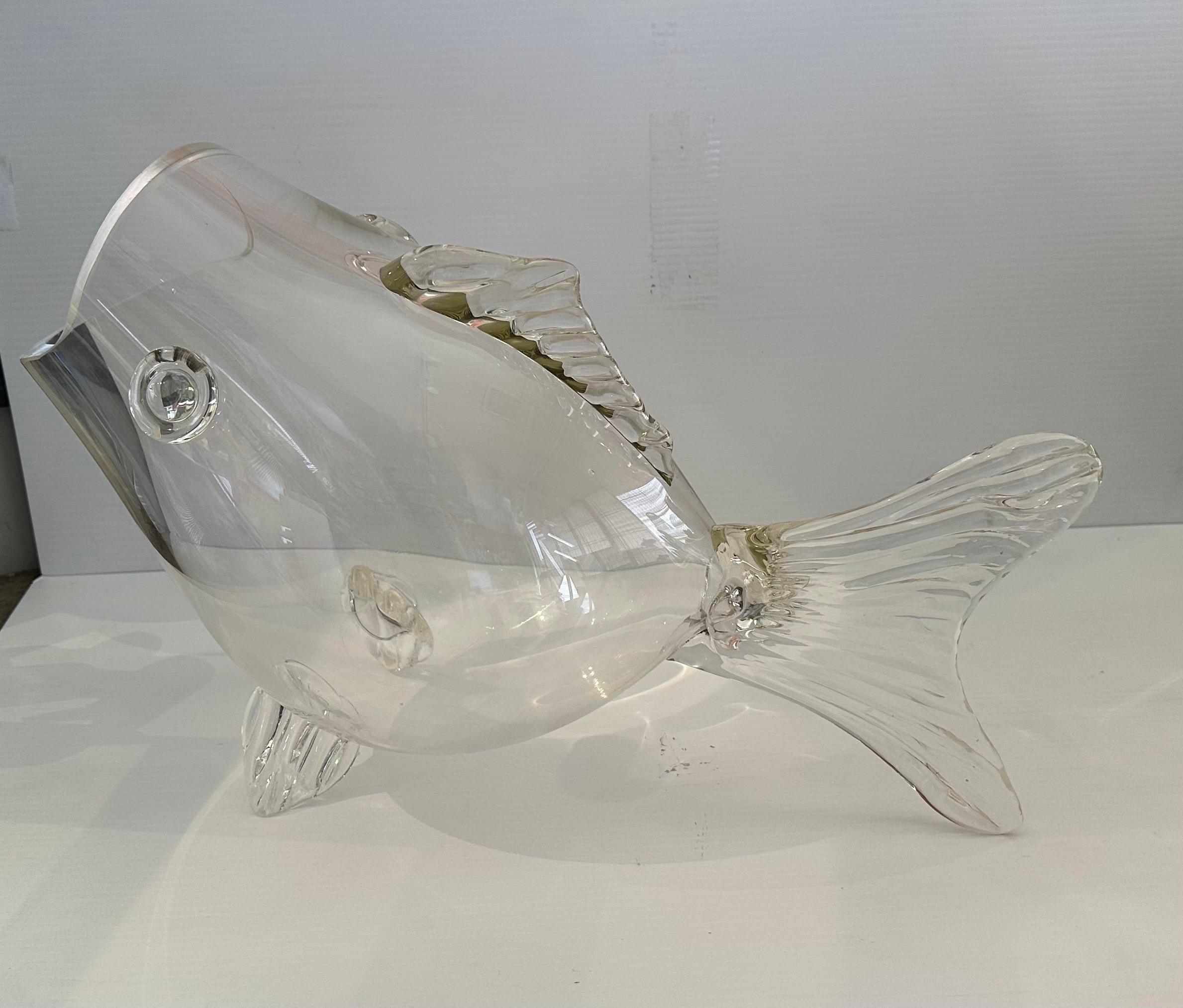 Massive Mid-Century Hand-Blown Glass Fish Vase in the Style of Blenko Glass in vendita 6