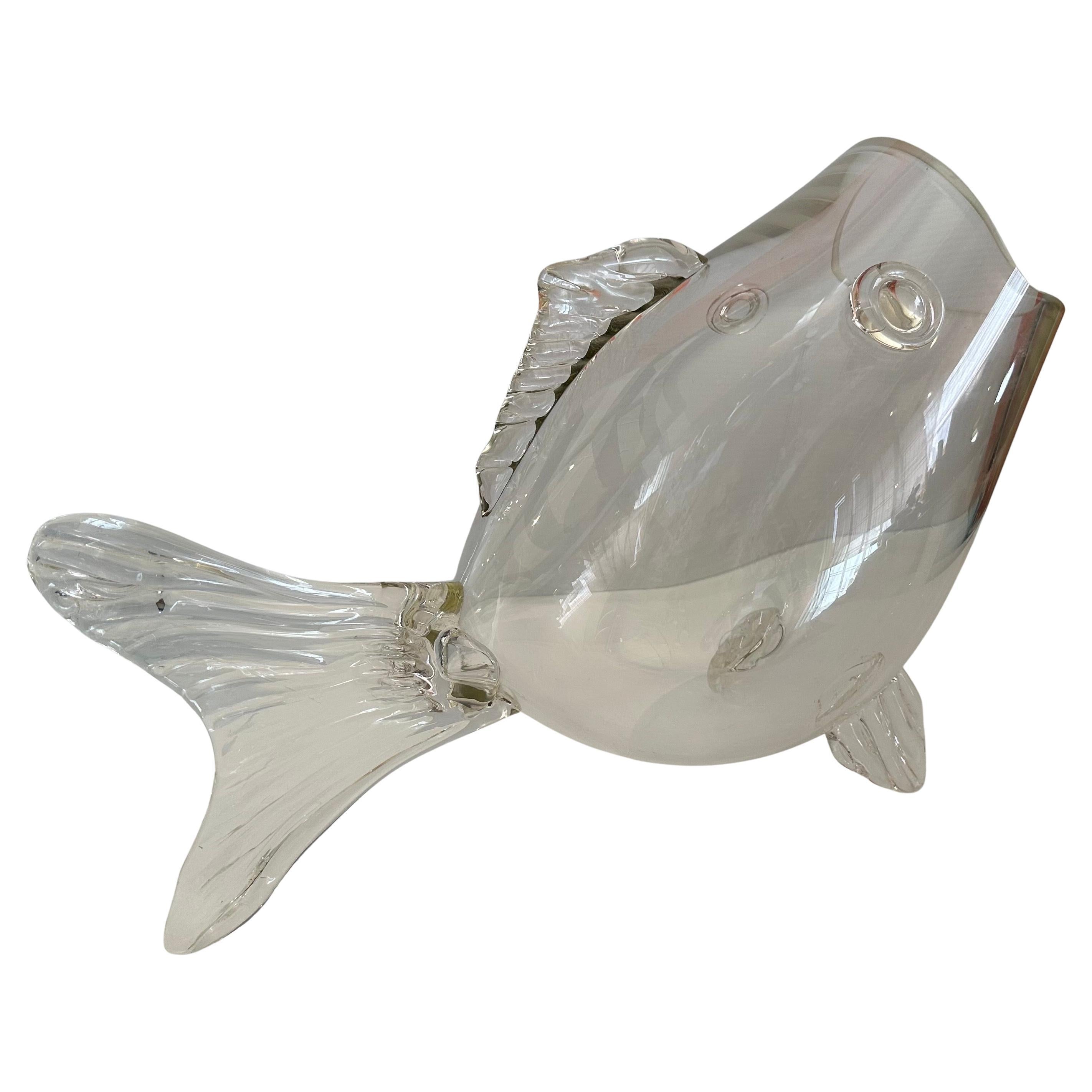 Mid-Century moderno Massive Mid-Century Hand-Blown Glass Fish Vase in the Style of Blenko Glass in vendita