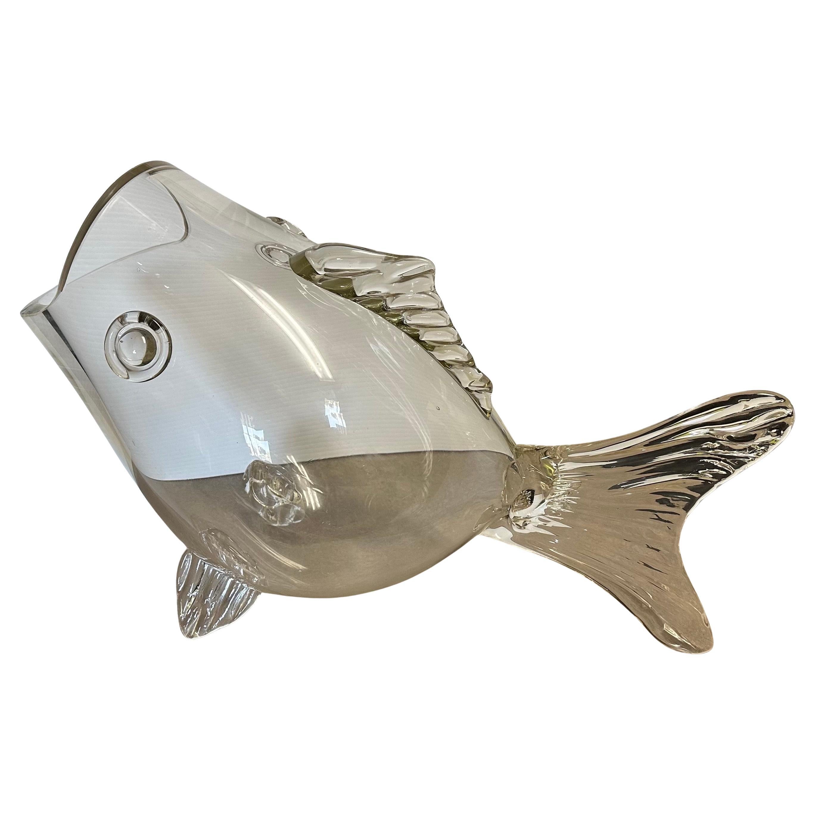 Massive Mid-Century Hand-Blown Glass Fish Vase in the Style of Blenko Glass In condizioni buone in vendita a San Diego, CA