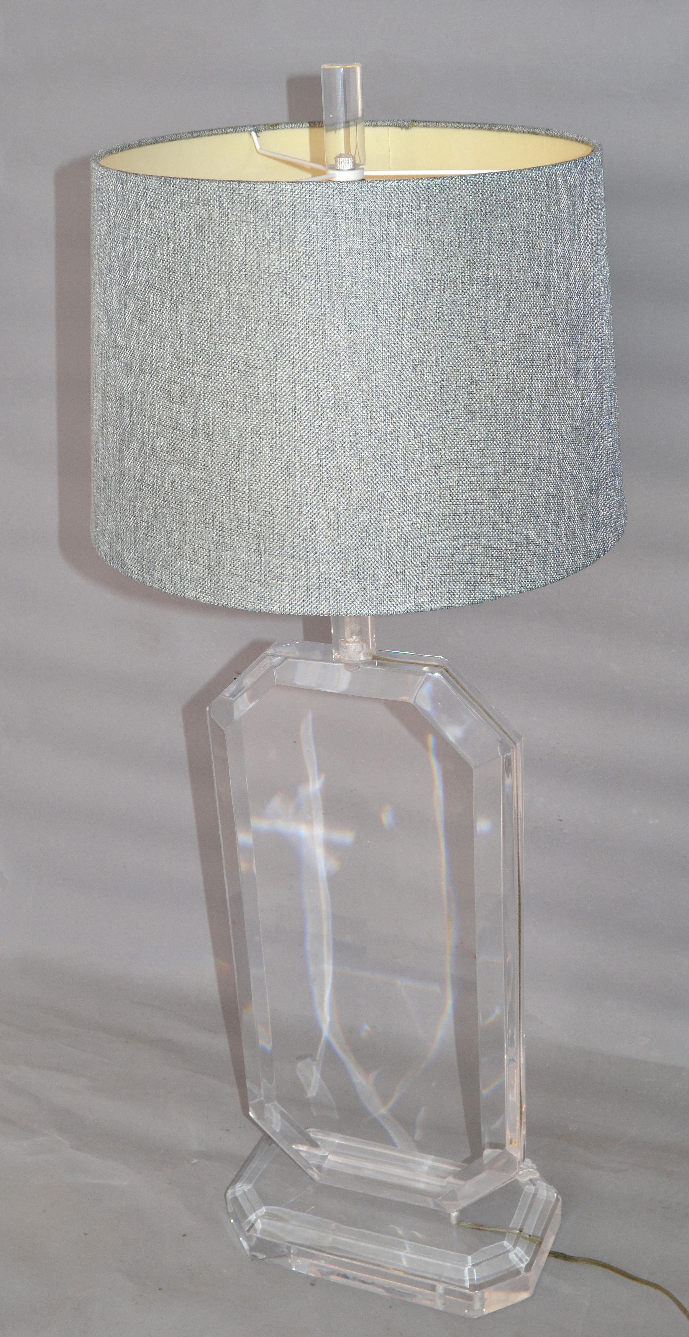 Massive Mid-Century Modern Flat Beveled Lucite Table Lamp For Sale 2