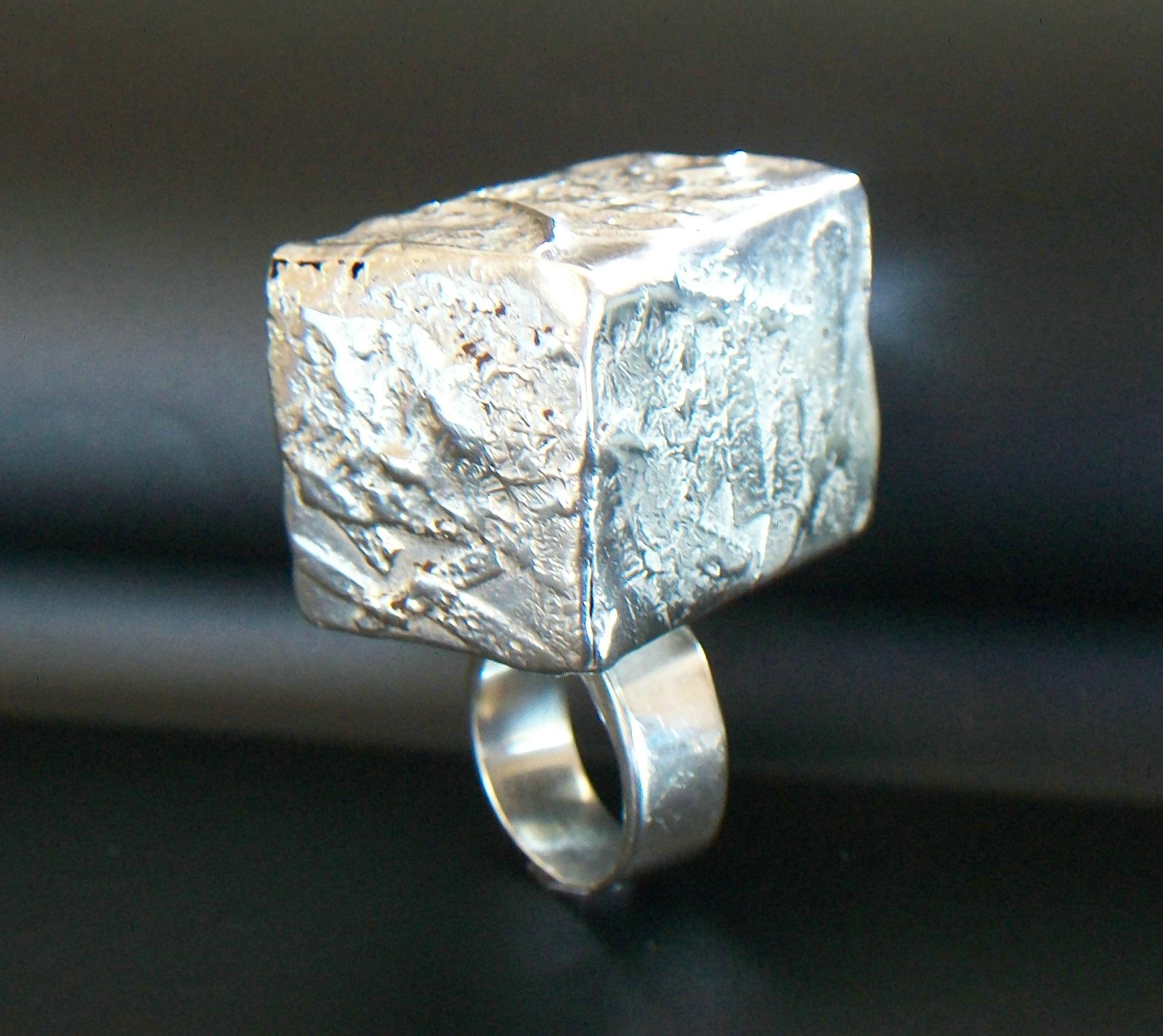 Massive Brutalist/Modernist artisan fine silver statement ring - large hollow cube design with textured finish (reminiscent of Mid Century architectural panels) set at an angle to the solid band - unsigned - '950' to the inner band (as photographed)