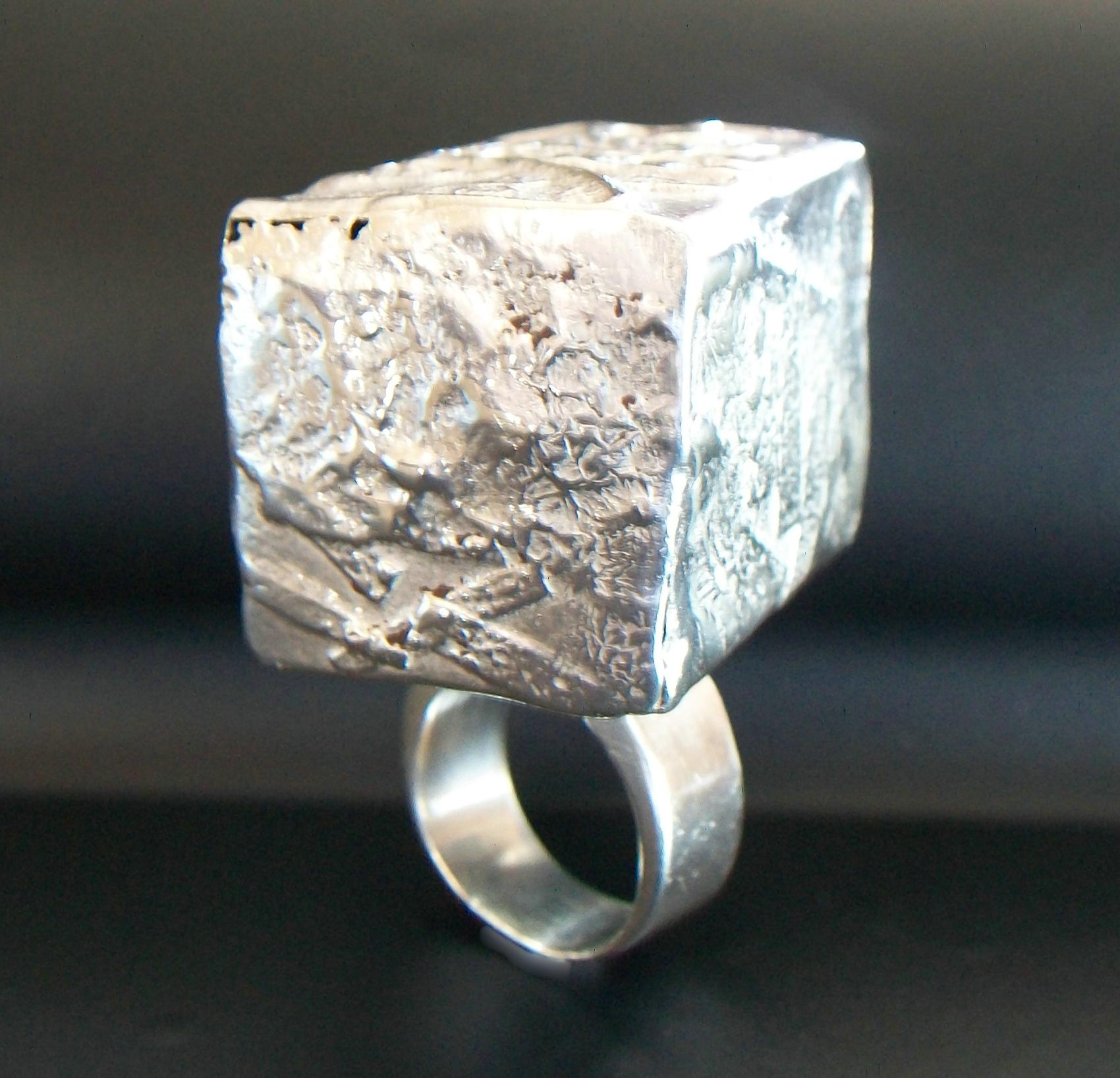 Massive Modernist Fine Silver Statement Ring - 950/1000 - Mexico - Circa 1970's In Good Condition For Sale In Chatham, CA