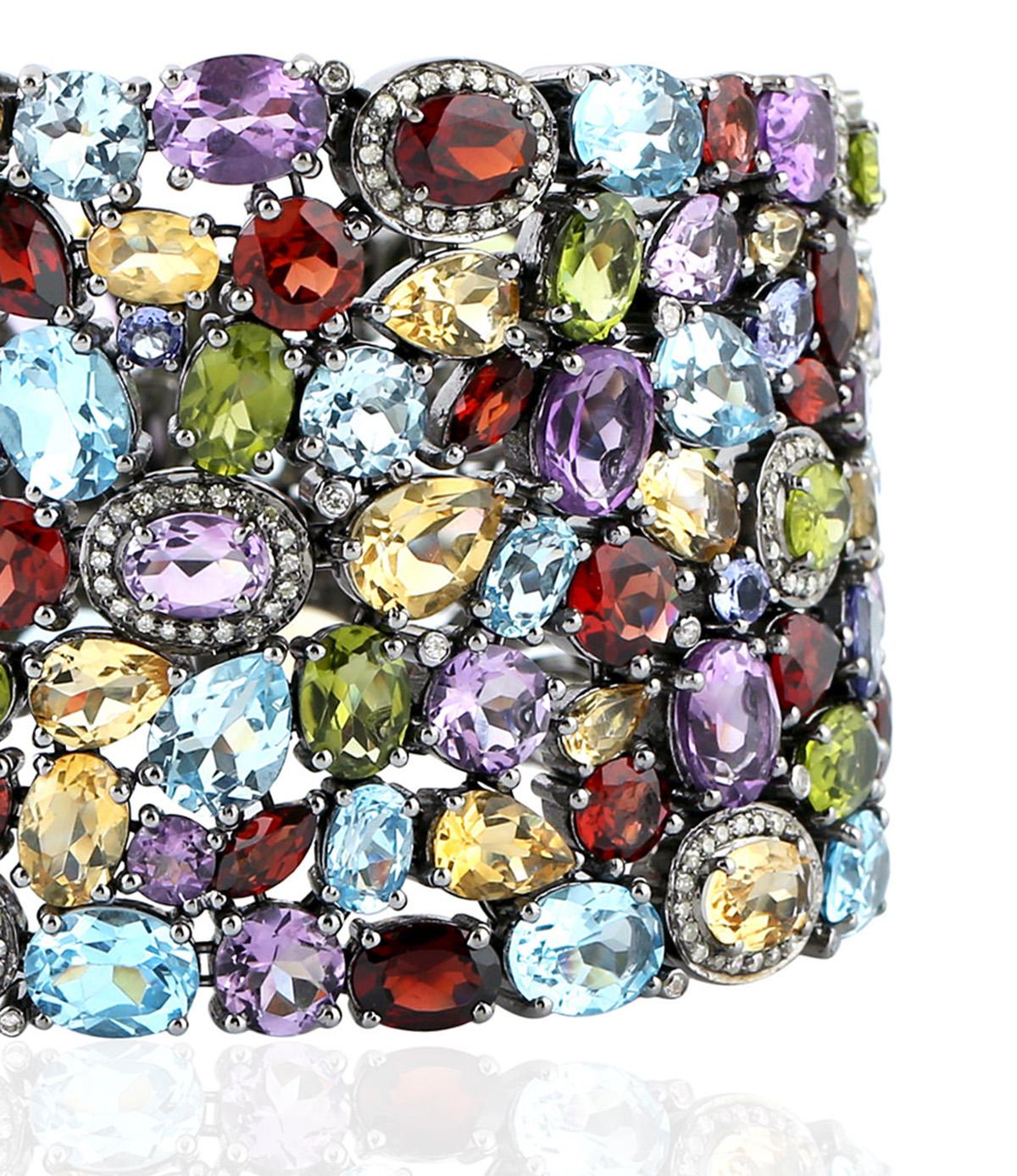 Art déco Bracelet massif de pierres précieuses naturelles multicolores et diamants 68 carats au total en vente