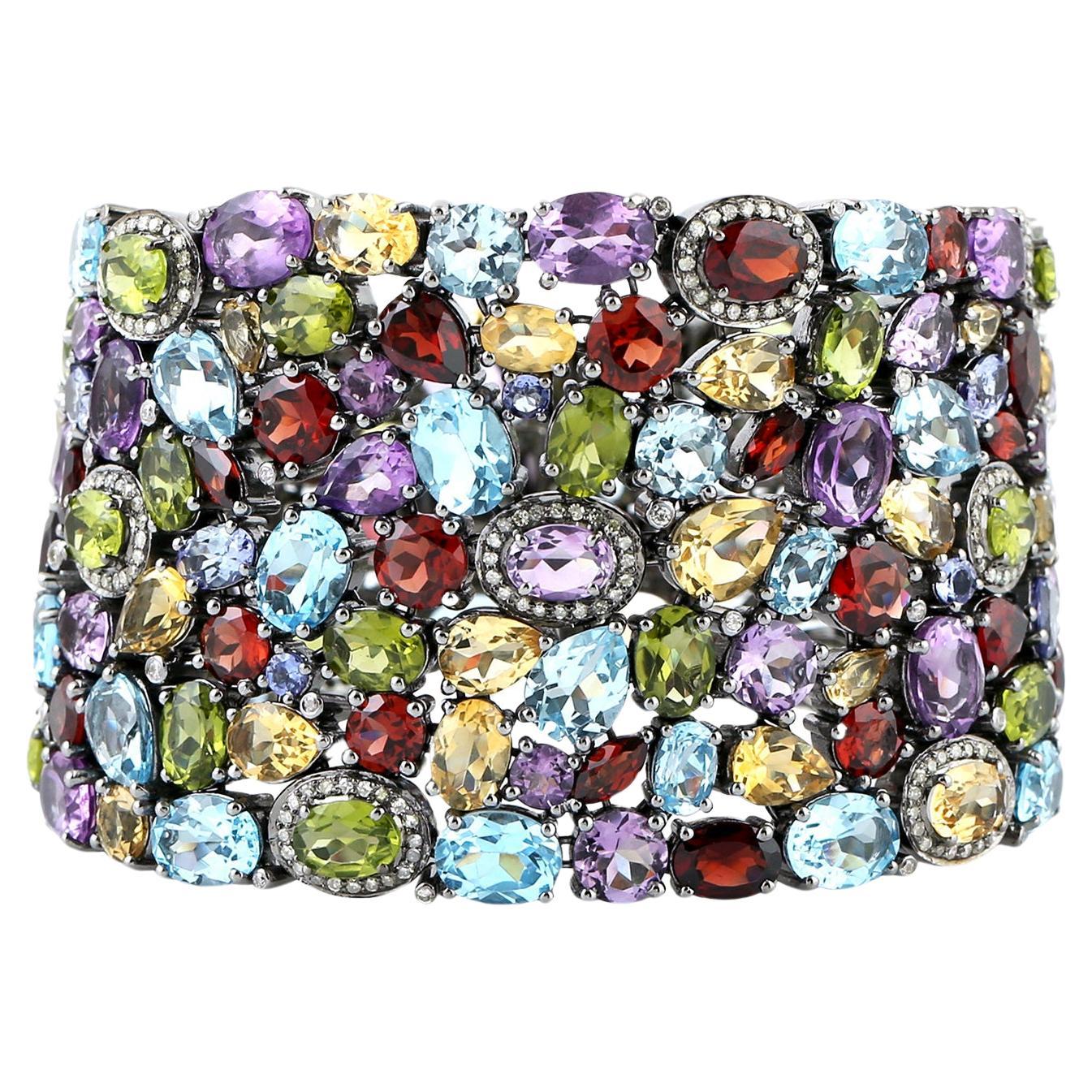 Bracelet massif de pierres précieuses naturelles multicolores et diamants 68 carats au total en vente