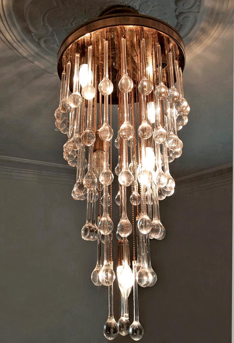 Cristal Lustre de style Venini avec cascade de gouttes de cristal de Murano et laiton doré en vente