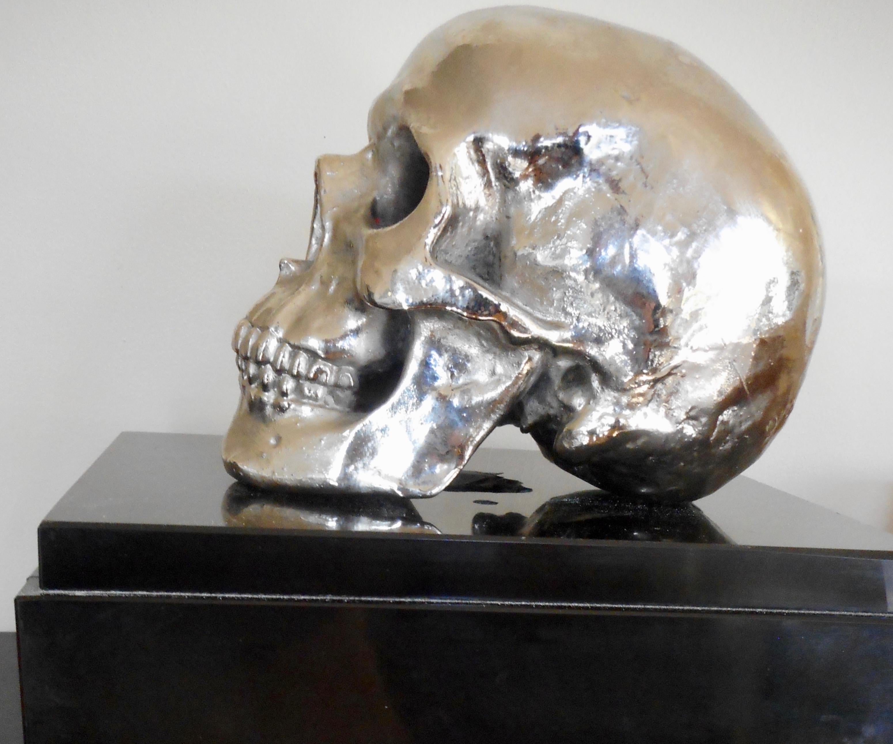 Heavy resin skull, nickel -plated.
Signed and dated Y.D.89 at the base.
