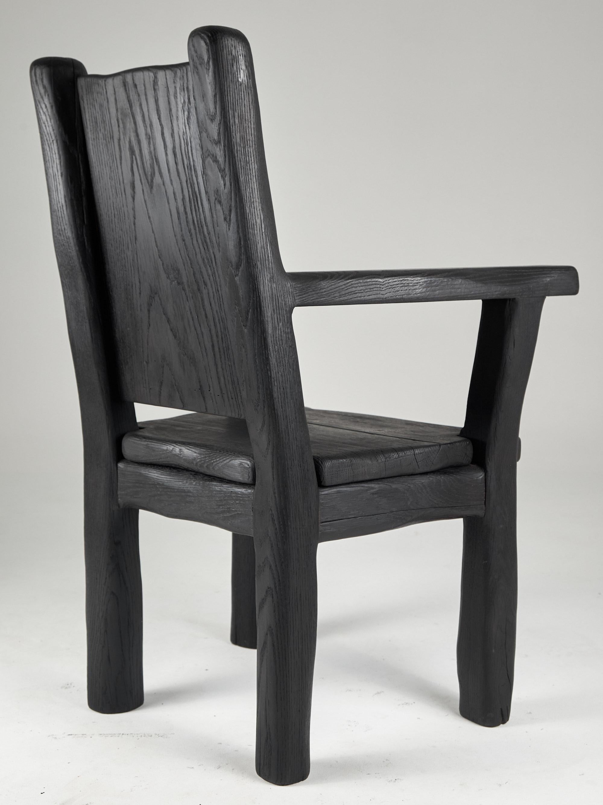 Sillón de roble macizo, rústico, negro quemado, para generaciones venideras en venta 3