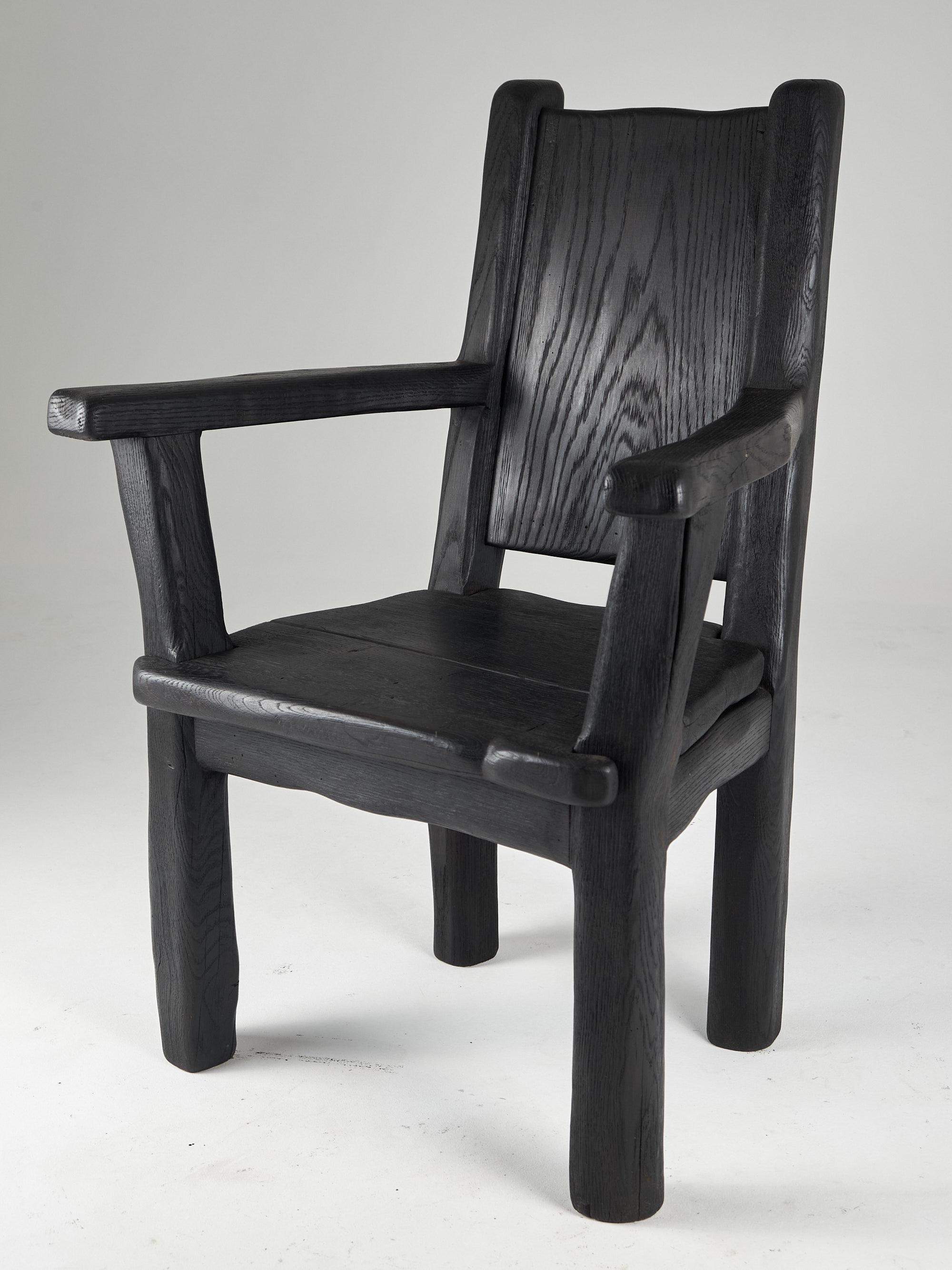 Sillón de roble macizo muy elegante. Construido y diseñado por maestros artesanos. ¡Silla muy elegante y duradera para que dure generaciones! Muy cómodo y fácil de mantener. Edición limitada.