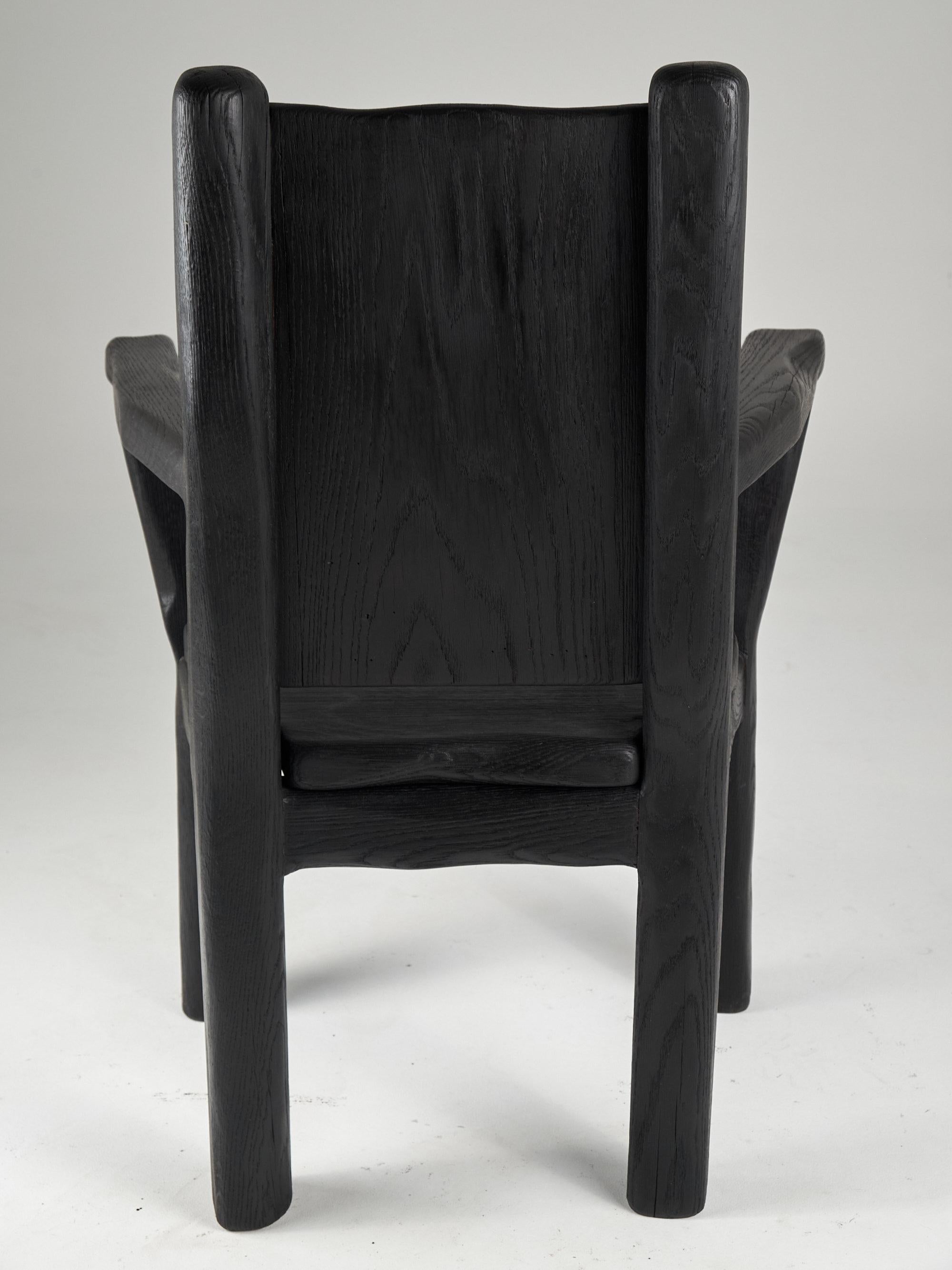 Sillón de roble macizo, rústico, negro quemado, para generaciones venideras en venta 1