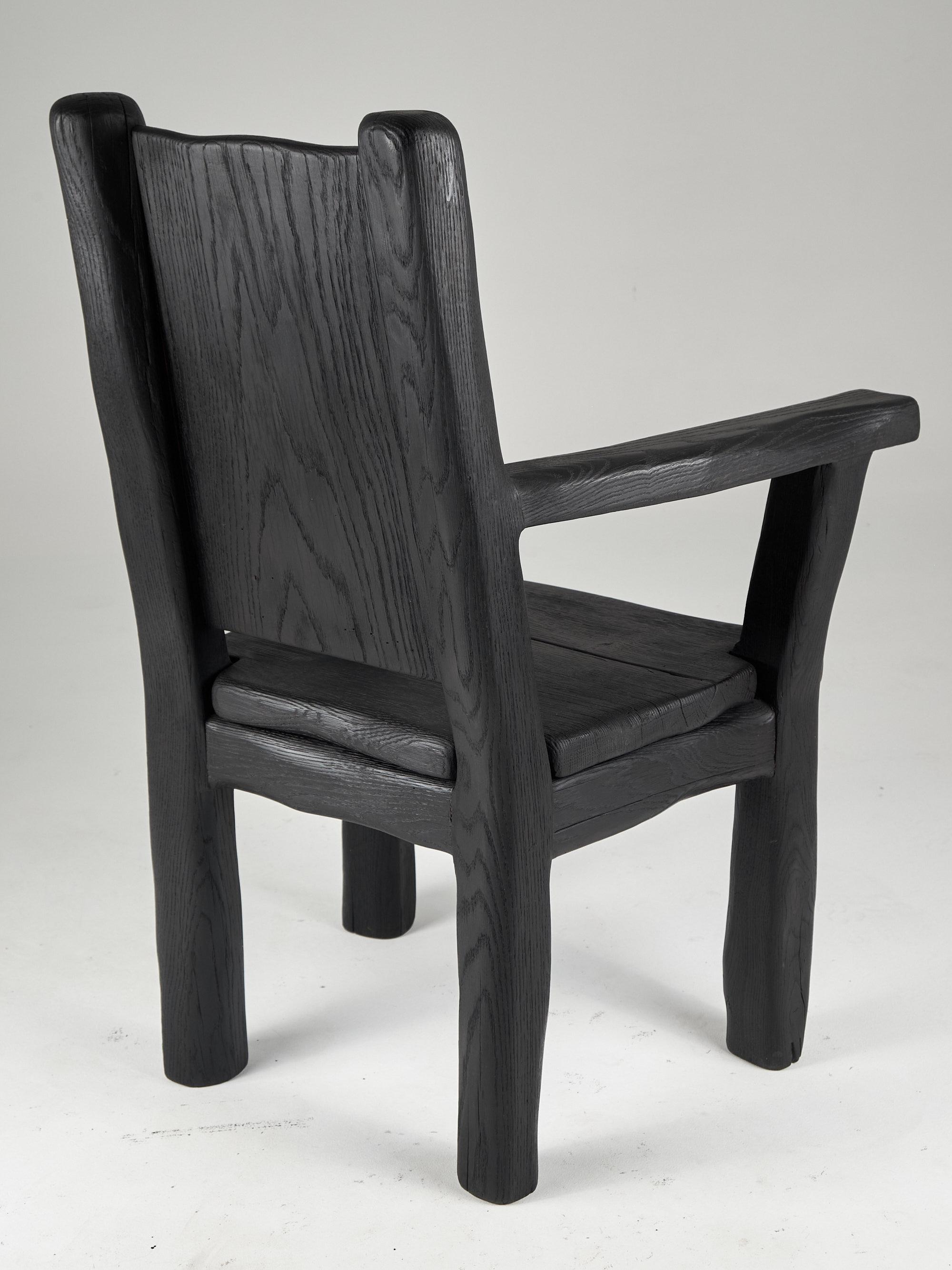 Sillón de roble macizo, rústico, negro quemado, para generaciones venideras en venta 2