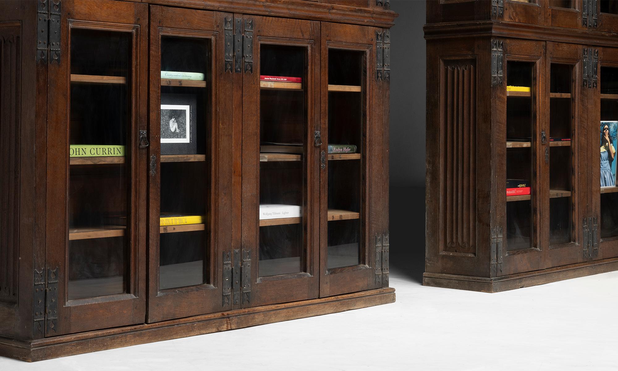 Massive Oak Bookcases, England 1900 In Good Condition For Sale In Culver City, CA