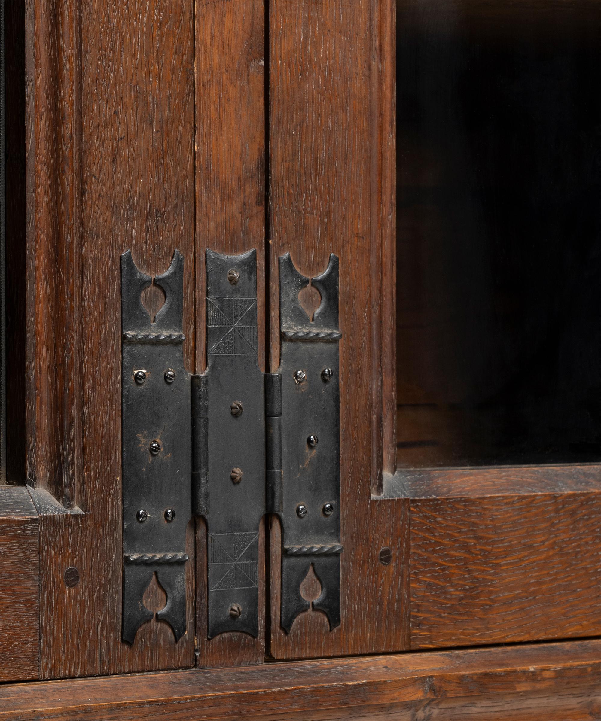 Massive Oak Bookcases, England 1900 For Sale 1