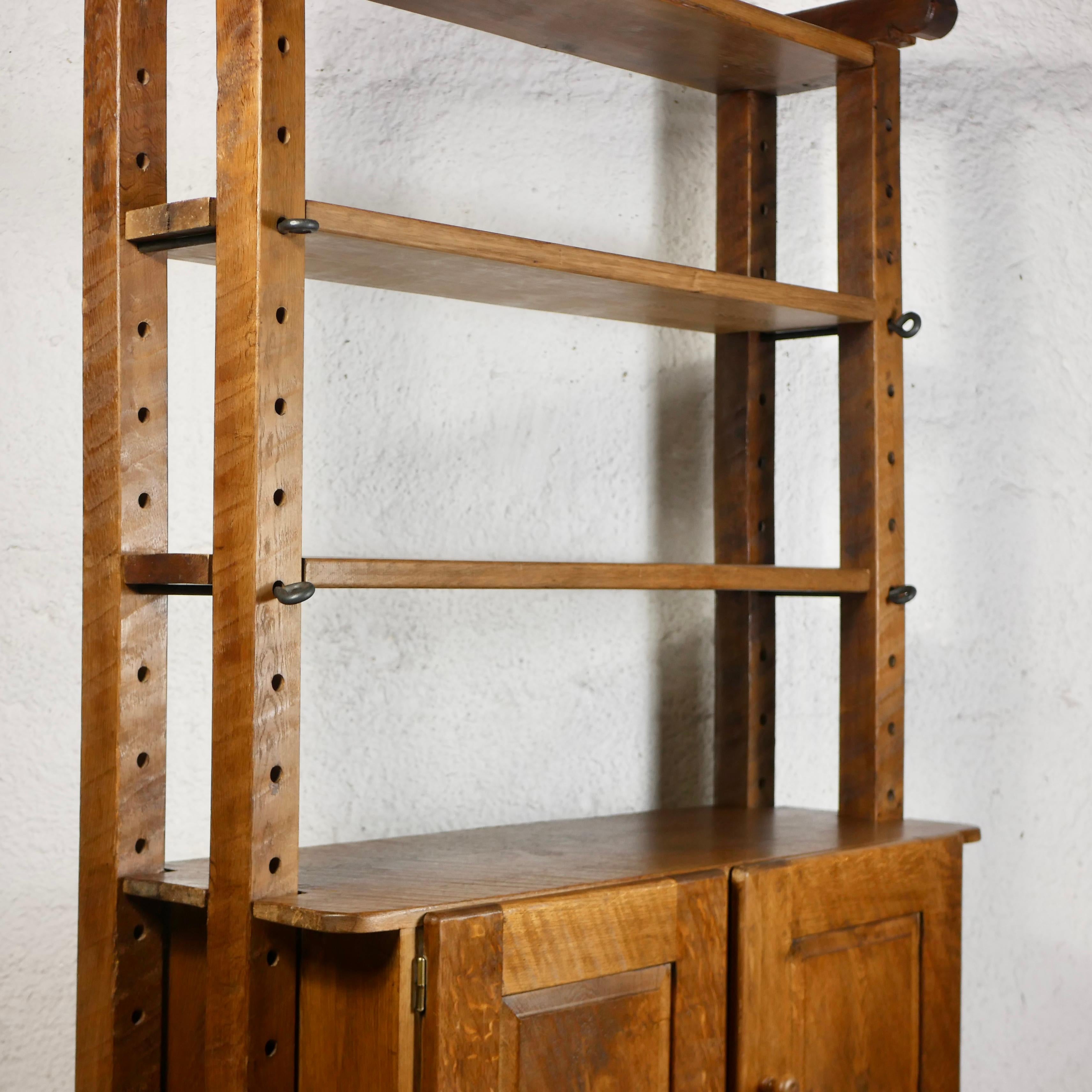 Massive oak brutalist shelves from the Netherlands, 1950s In Good Condition For Sale In Lyon, FR