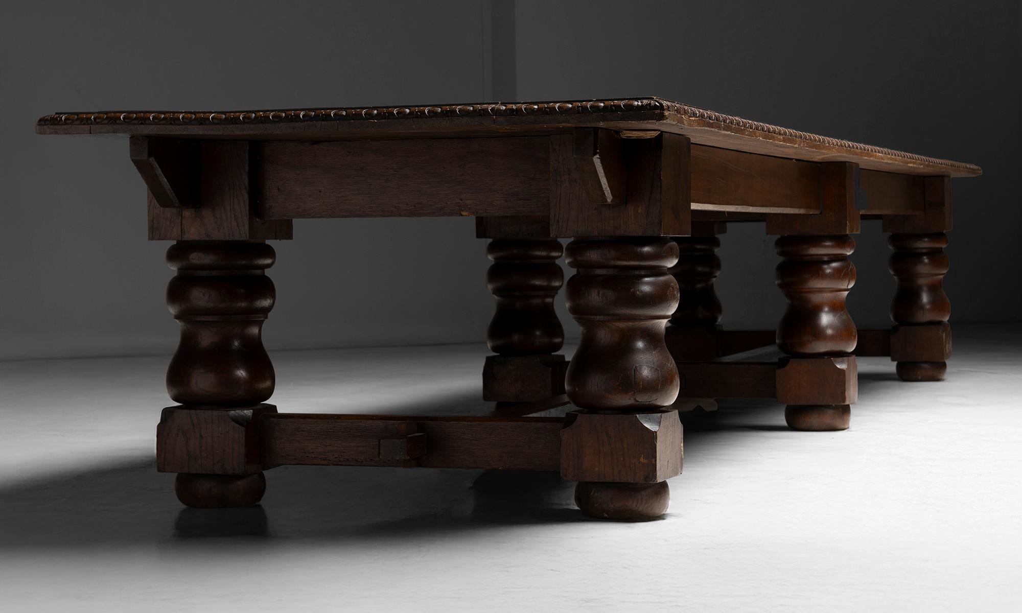 Massive Oak Dining Table, England circa 1890 For Sale 1
