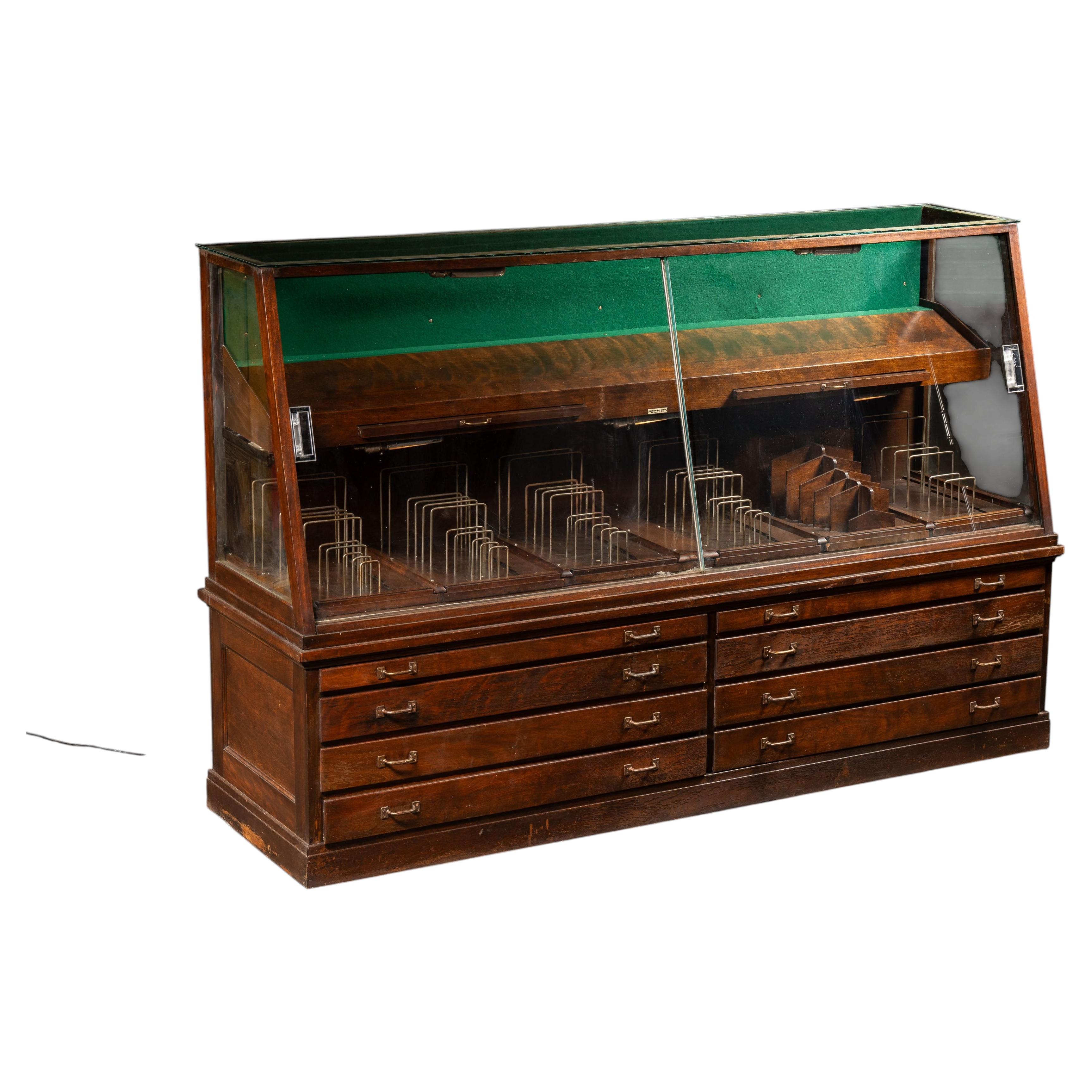 Massiccio espositore per merceria in Oak di Manhattan Show Case Co. in vendita