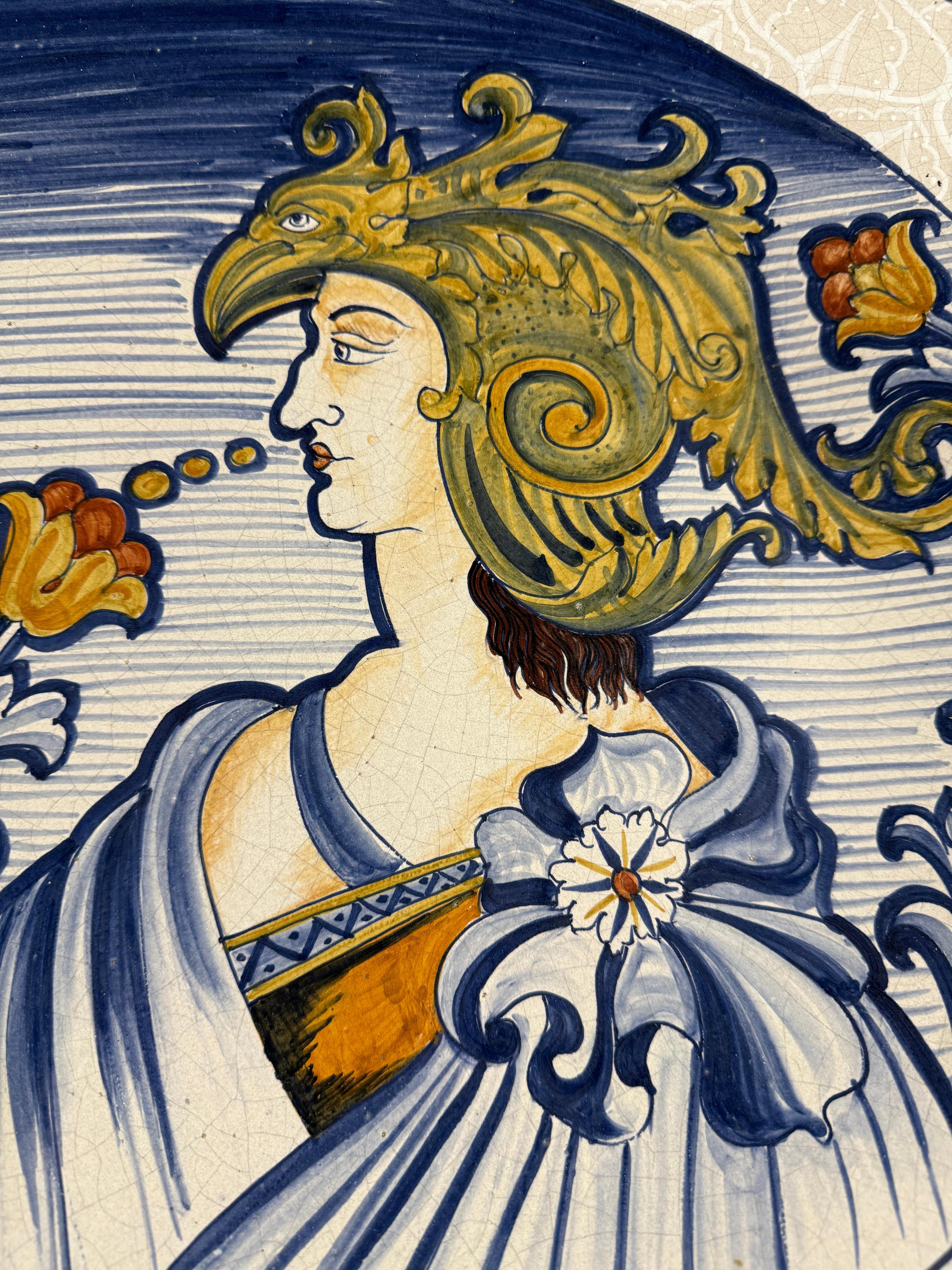 Italiano Massiccio piatto in maiolica L'Antica Majolica Italiana Romeo e Giulietta in vendita