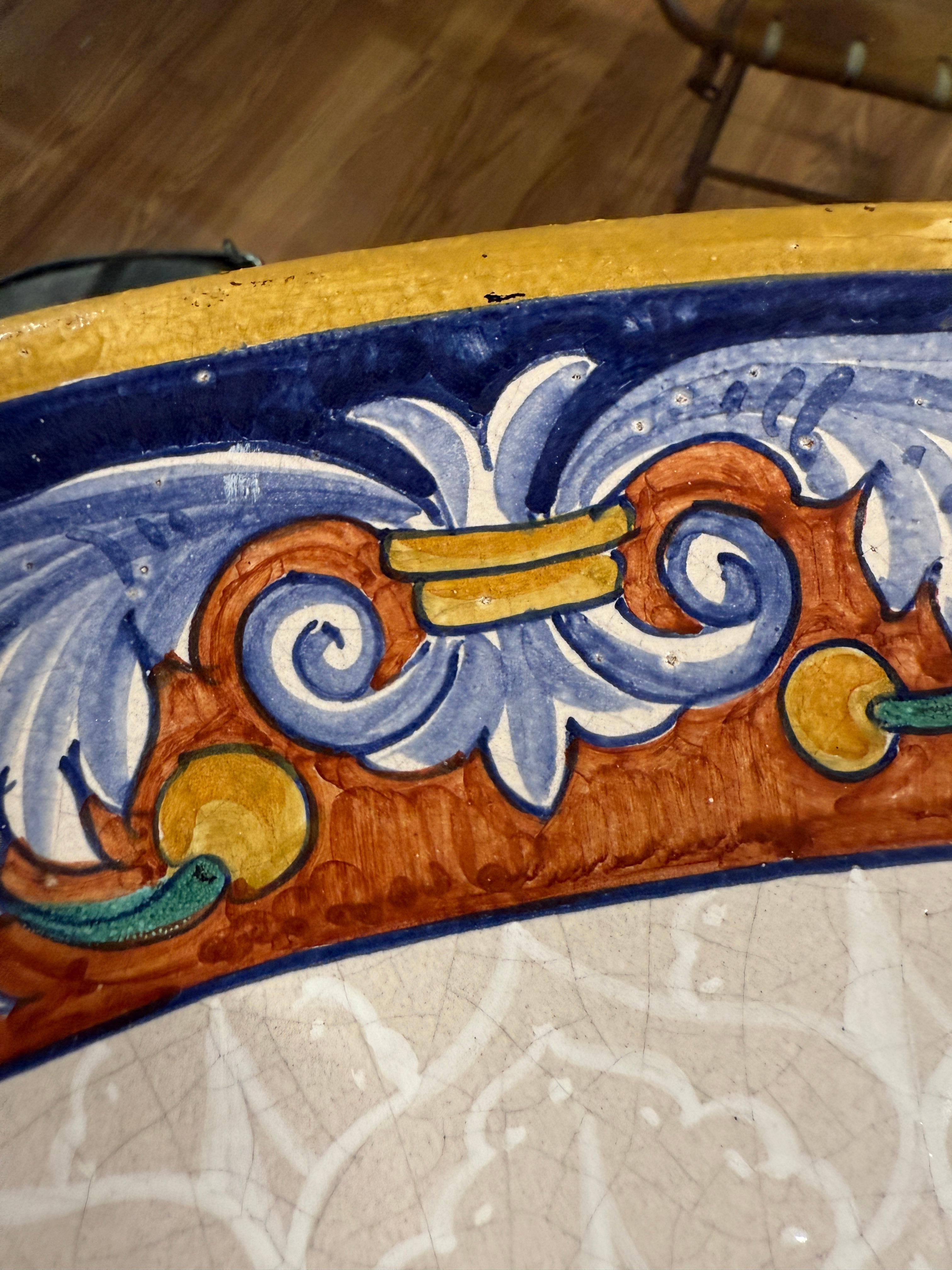 Massiccio piatto in maiolica L'Antica Majolica Italiana Romeo e Giulietta in vendita 3