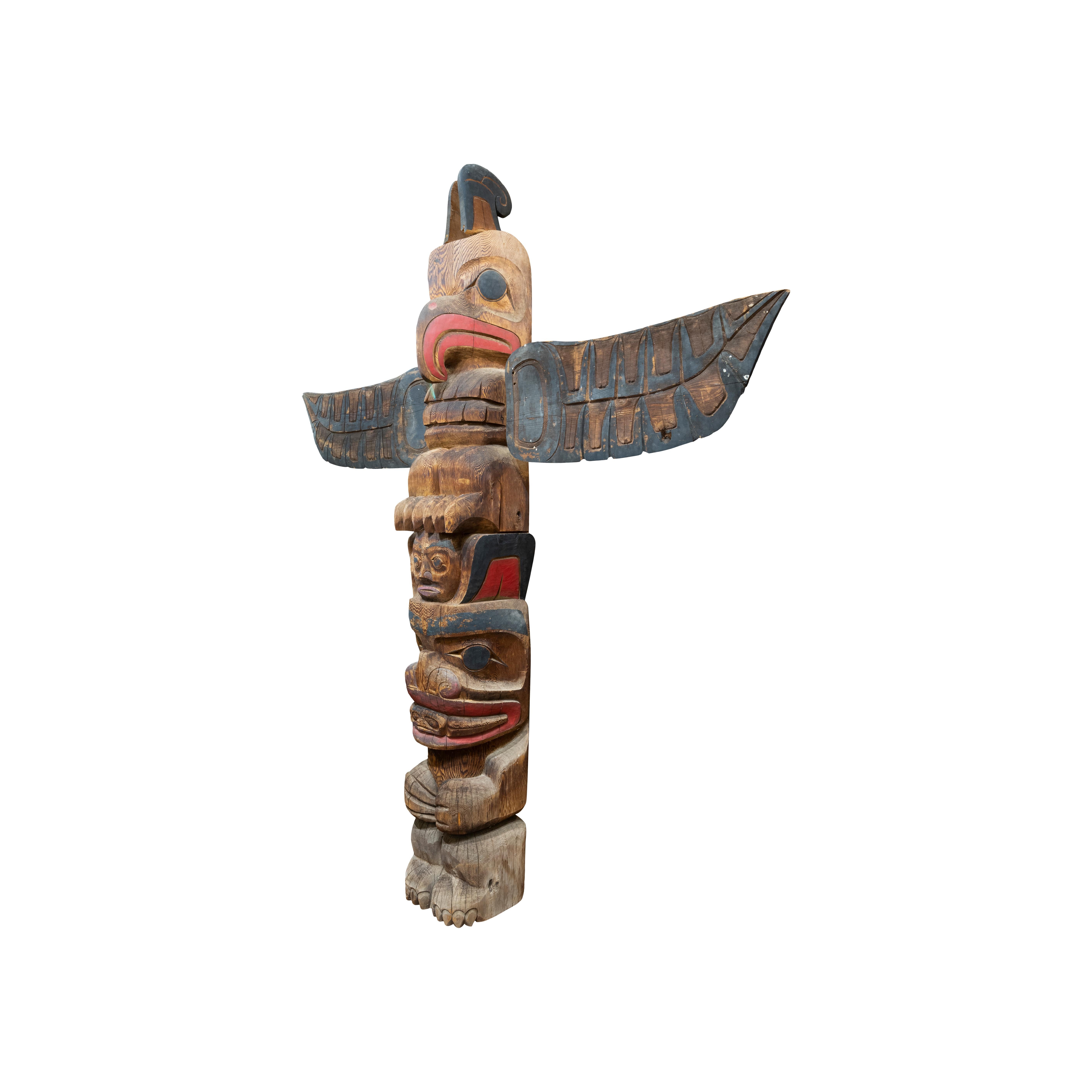 Massives Paar Native Salish geschnitzte Totems (Geschnitzt) im Angebot