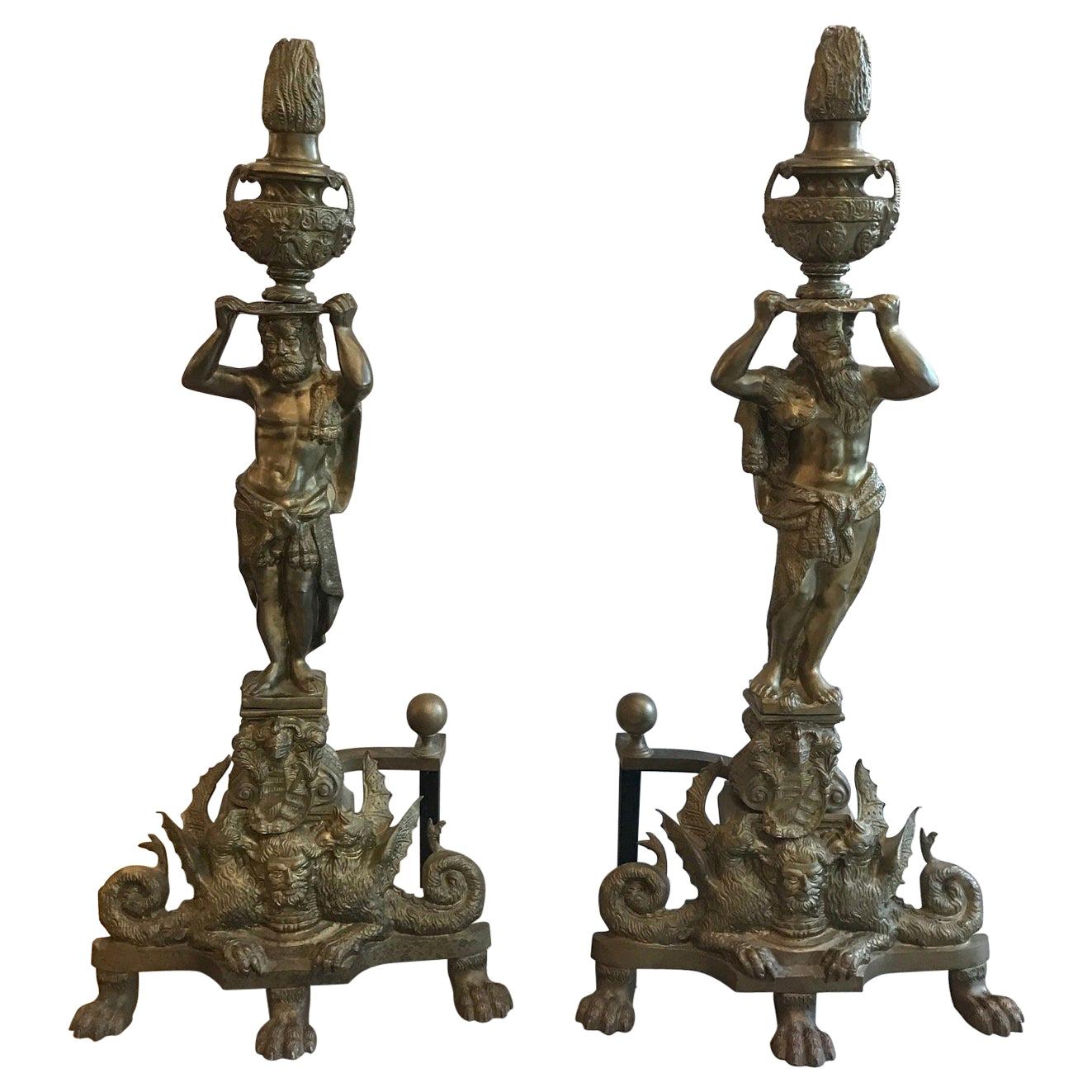 Zwei massive Chenet-Feuerböcke aus Messingguss, mythologischer Stil
