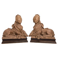Massives Paar französischer Terrakotta-Skulpturen von königlichen Sphinxen 