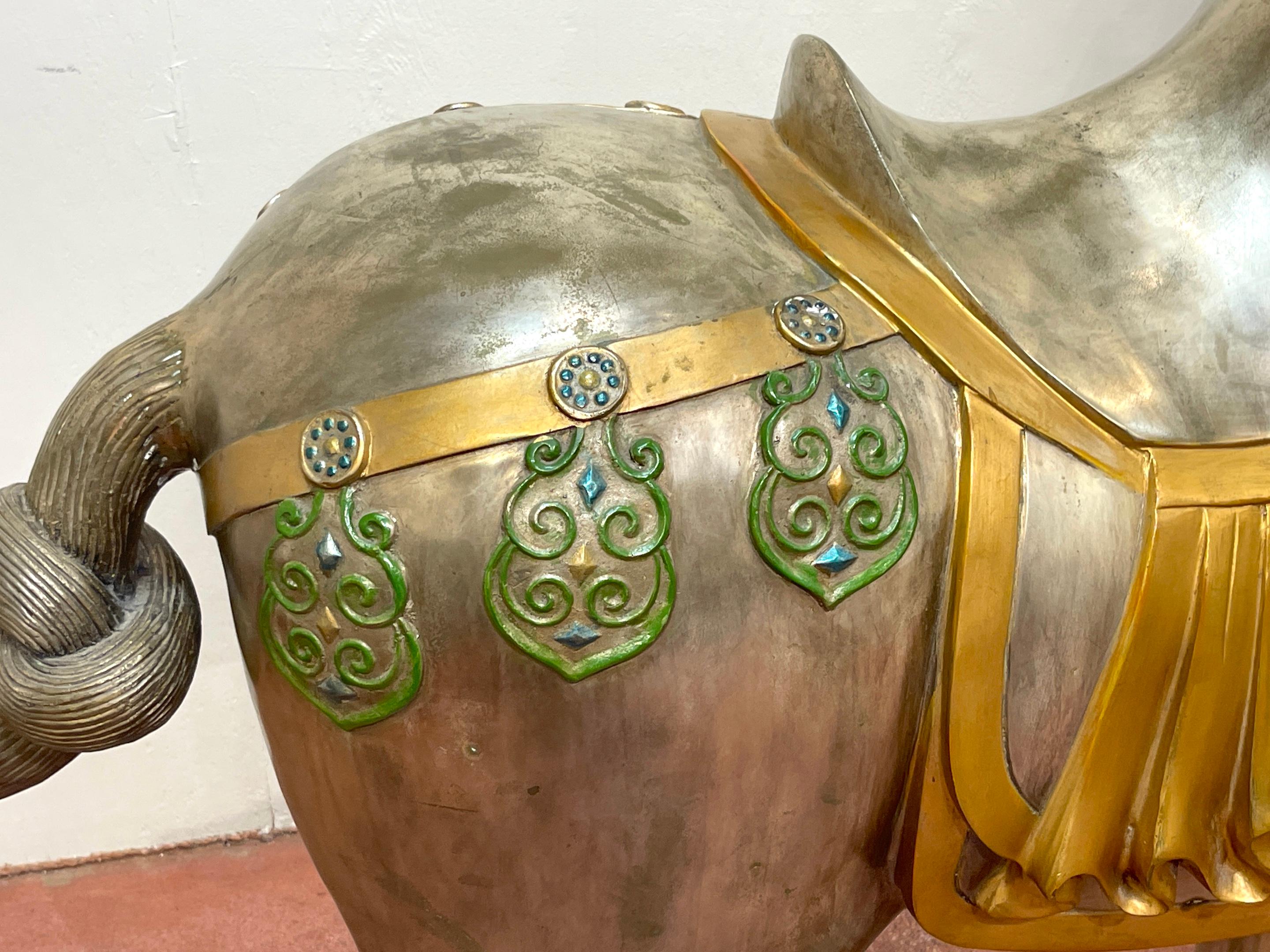 Paire massive de chevaux de style Tang du milieu du siècle dernier en bronze argenté et émaillé en vente 1