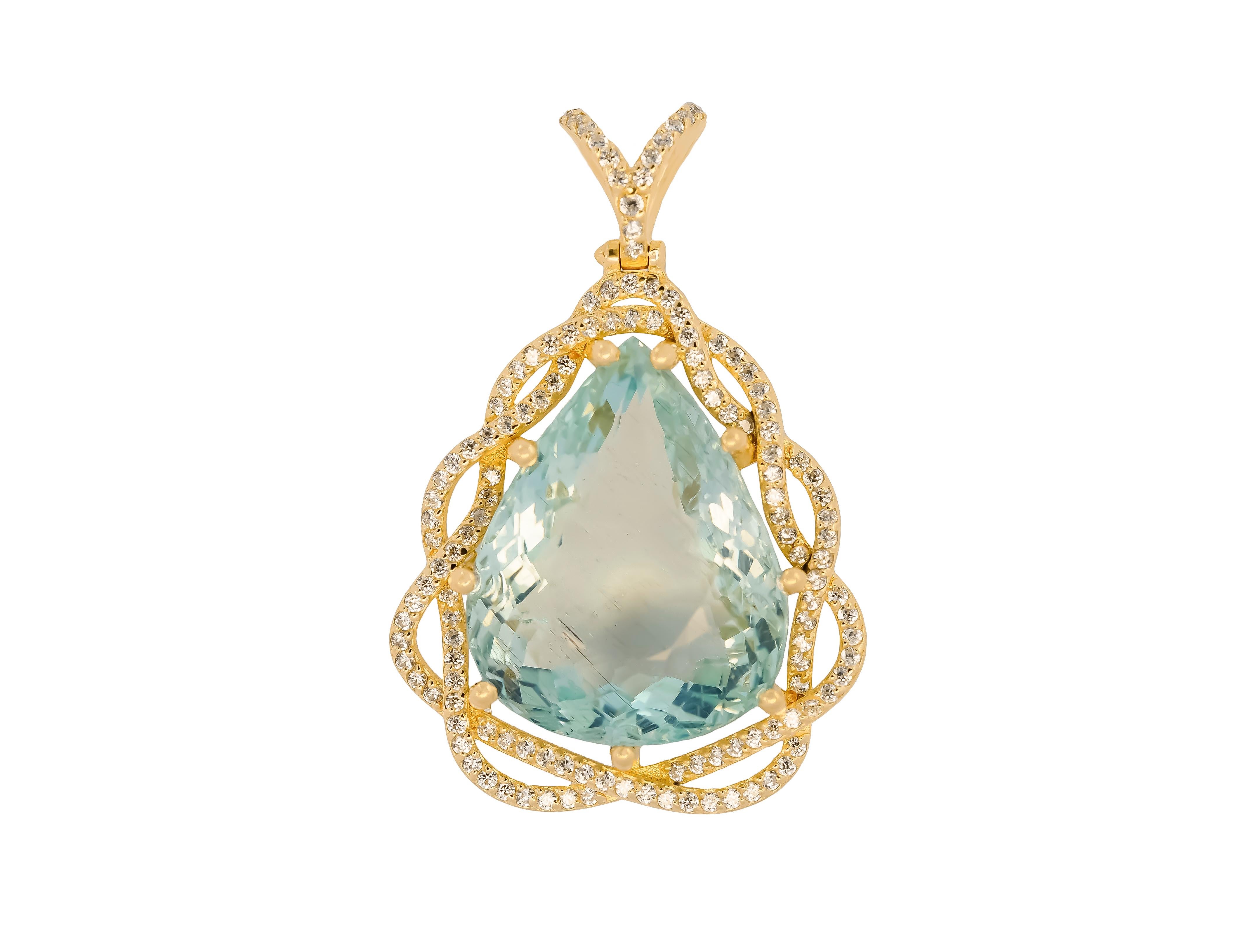 Pendentif grande poire aigue-rimarine ans diamants en or 18 carats en vente 1