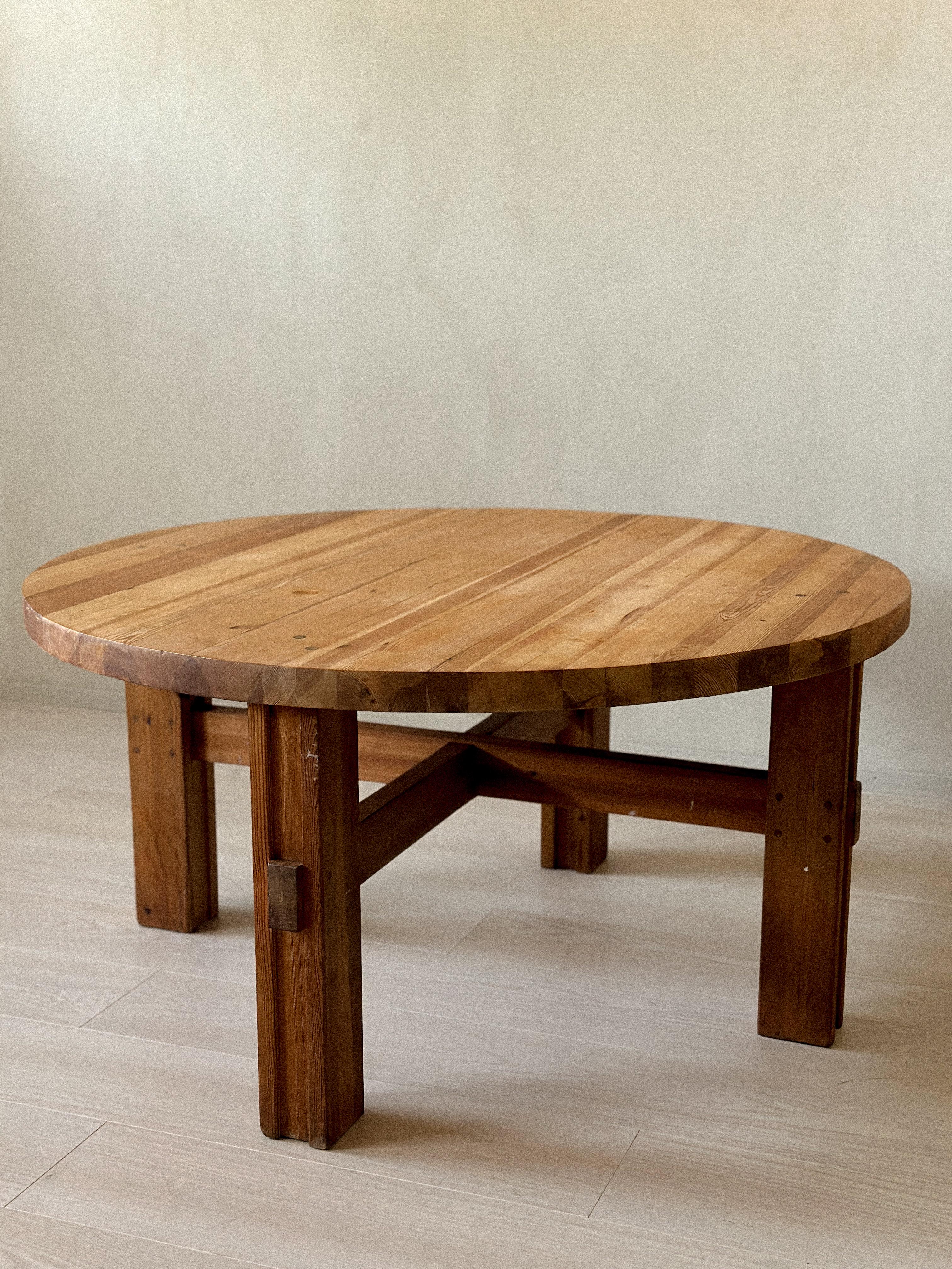 Massive Pine Side Table, Sweden, 1970s In Good Condition For Sale In Hønefoss, 30