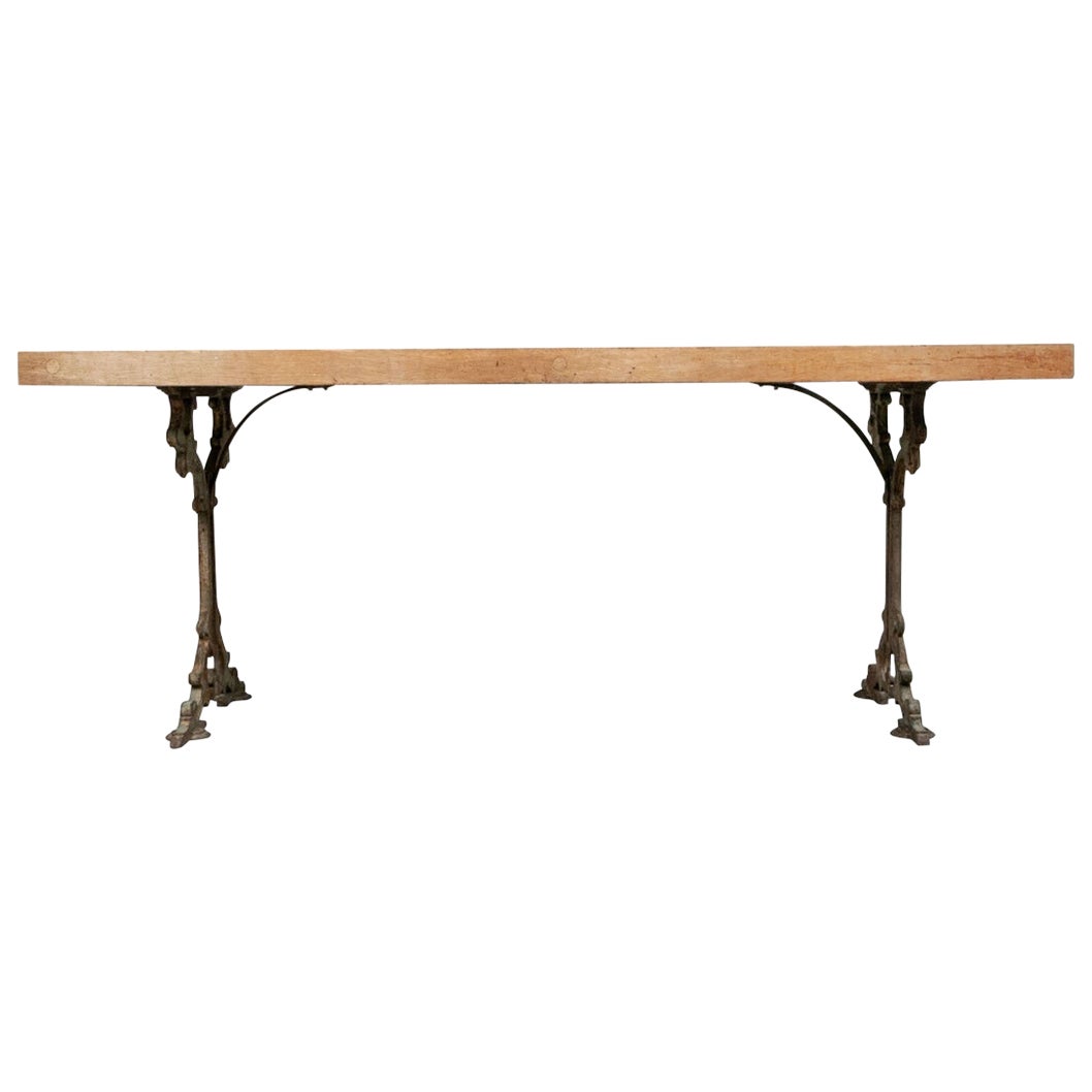 Table de travail en pin massif sur base en fer antique