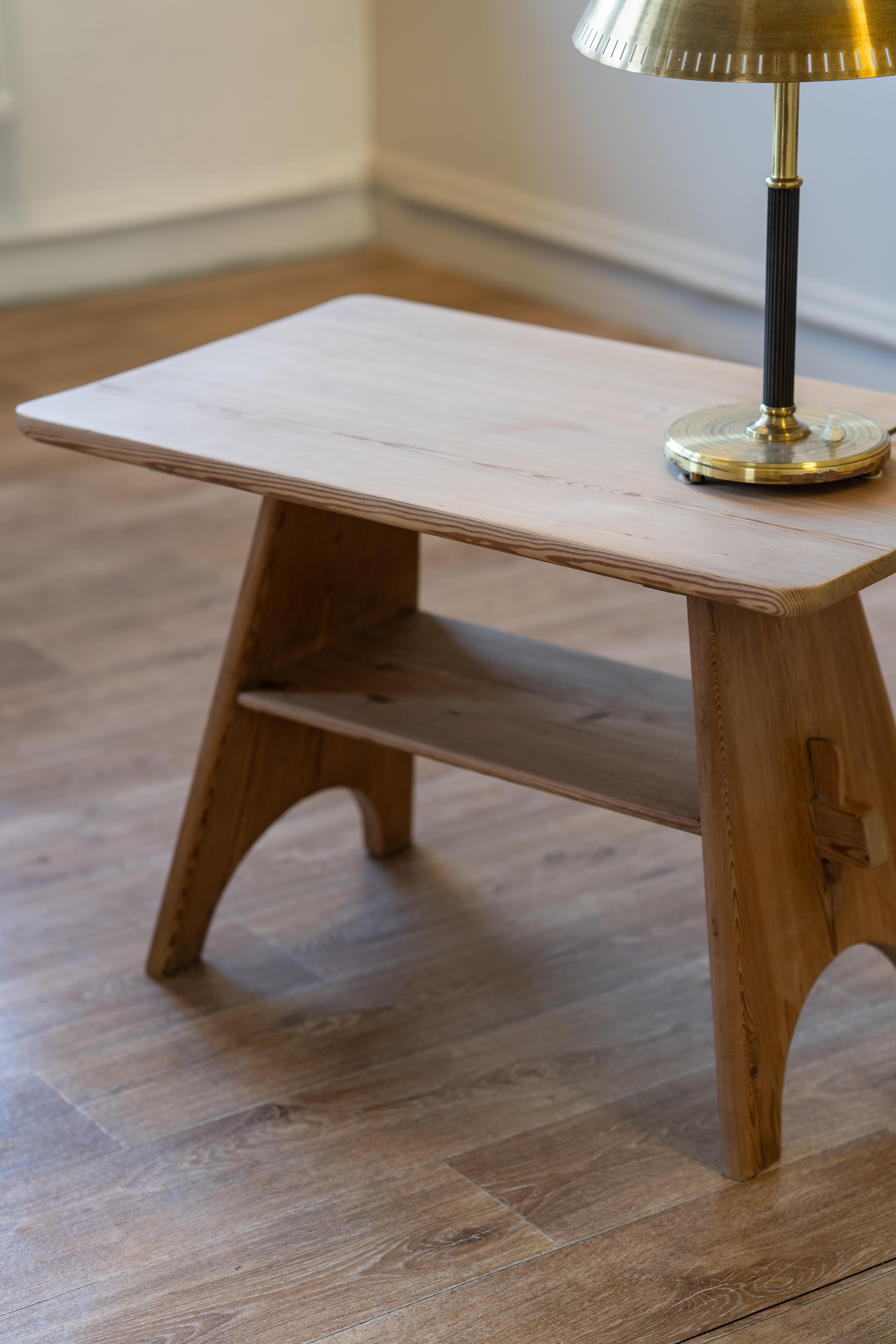 Milieu du XXe siècle Grande table d'appoint/table basse en pin, Norvège, années 1960 en vente