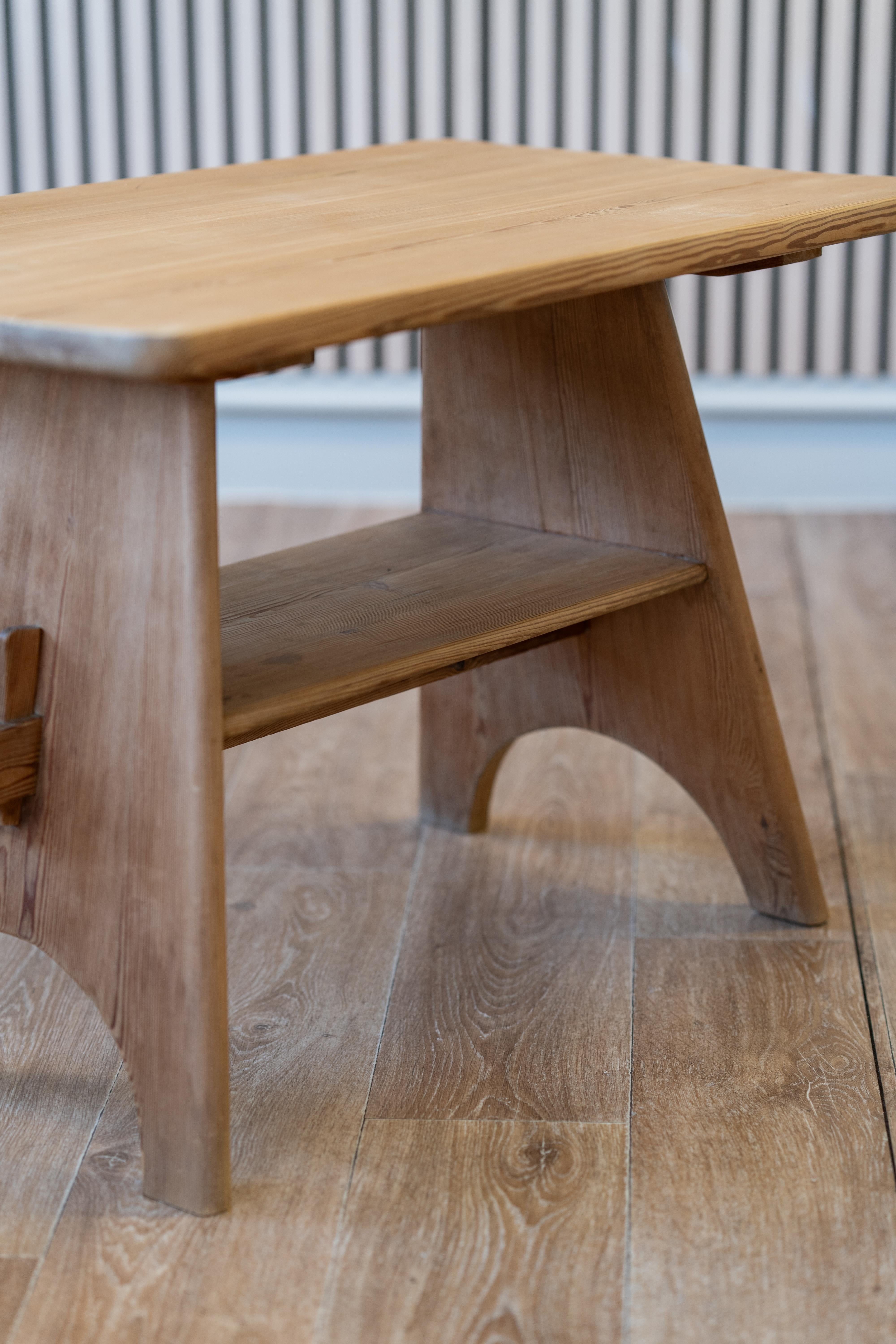 Pin Grande table d'appoint/table basse en pin, Norvège, années 1960 en vente