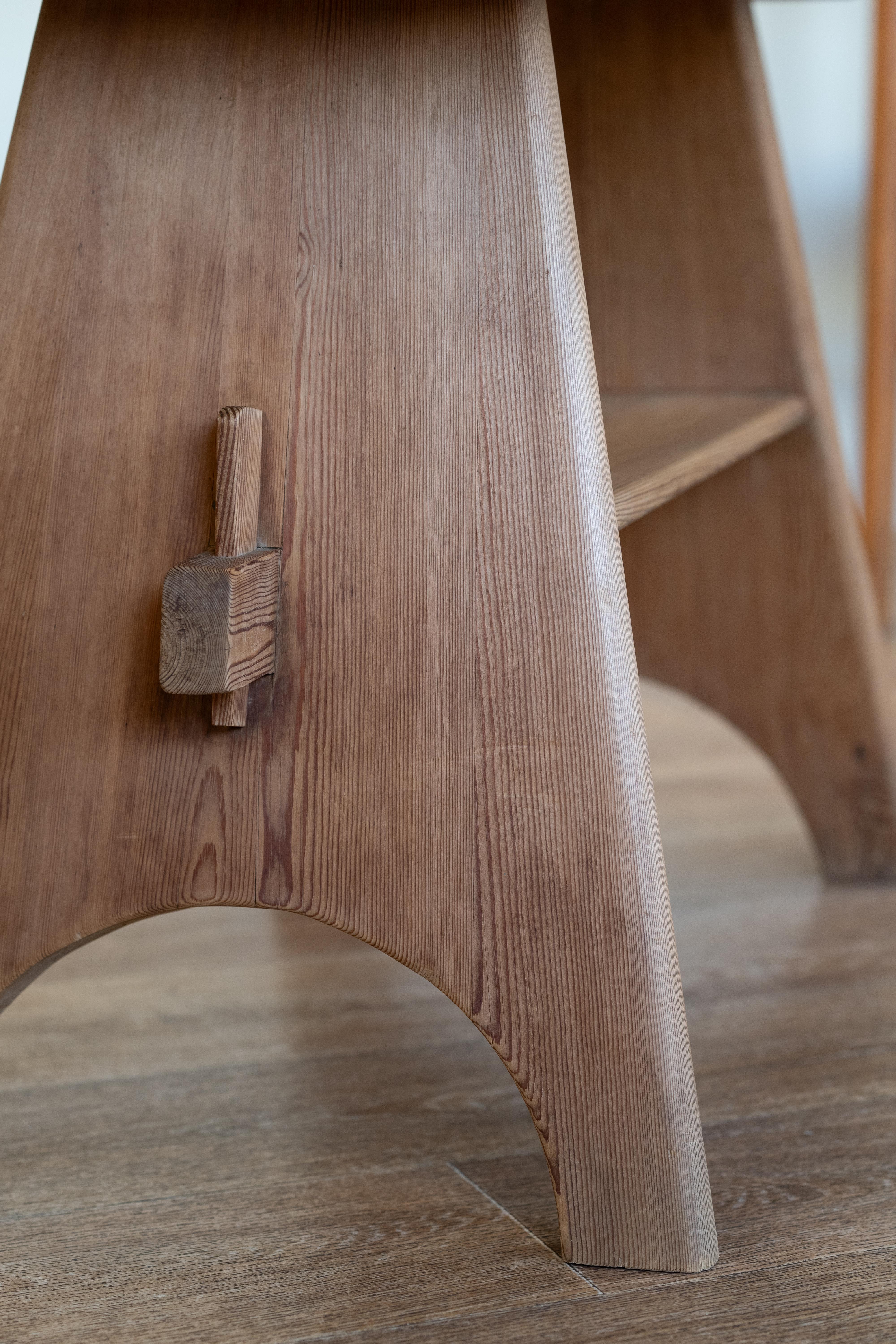 Grande table d'appoint/table basse en pin, Norvège, années 1960 en vente 3