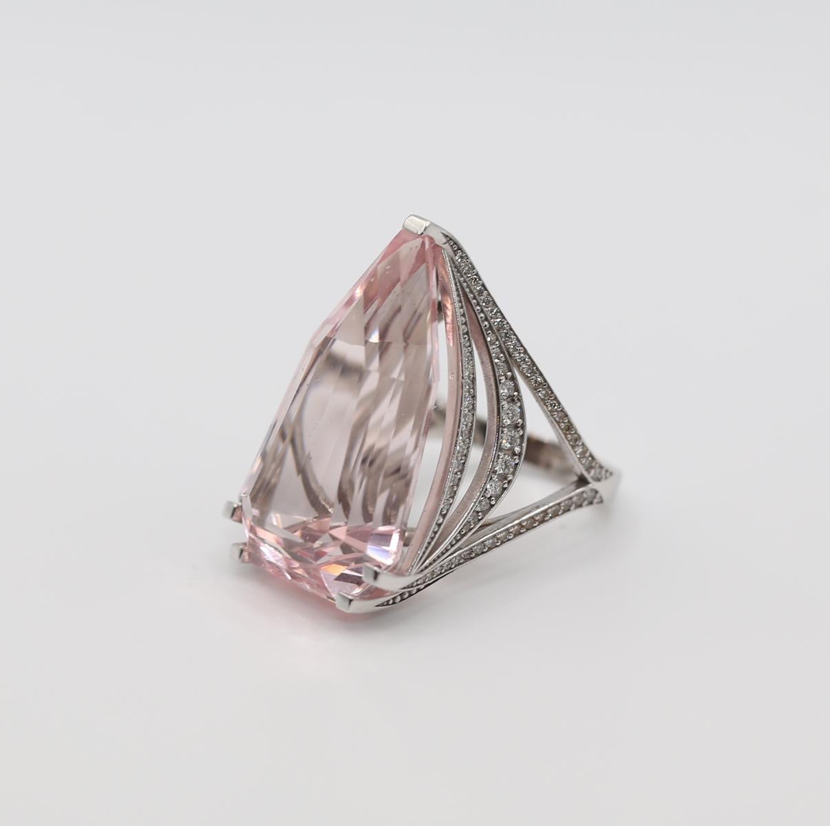 Femenino o masculino Anillo de diamantes masivo de Morganita rosa natural de 42 quilates, 2022 en venta