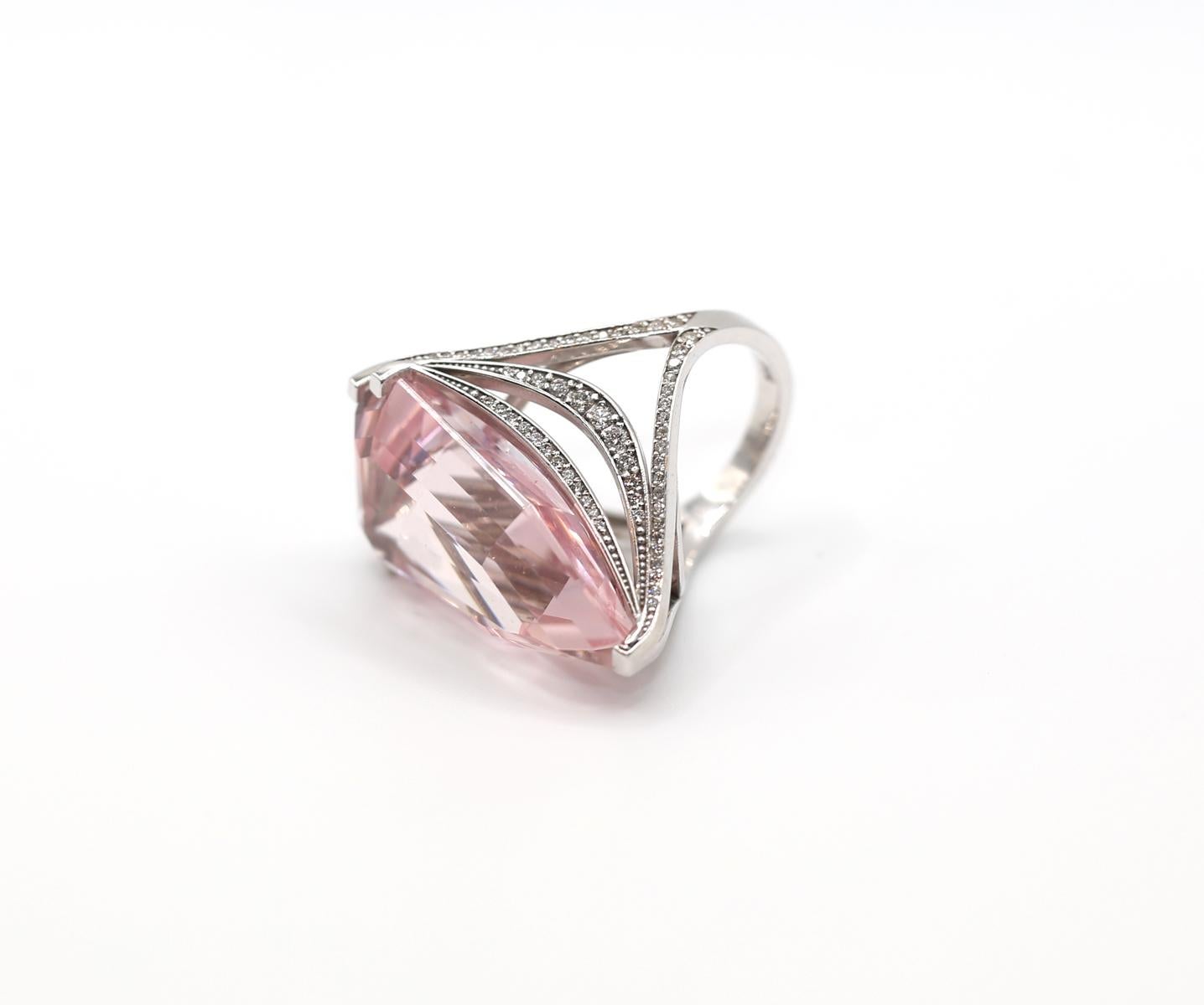Anillo de diamantes masivo de Morganita rosa natural de 42 quilates, 2022 en venta 1