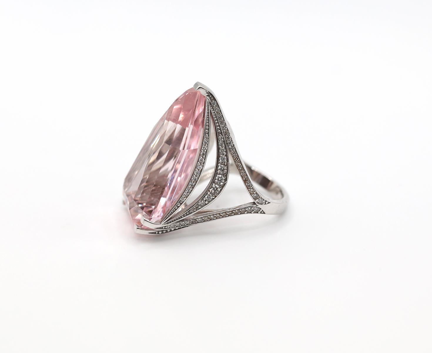 Anillo de diamantes masivo de Morganita rosa natural de 42 quilates, 2022 en venta 2