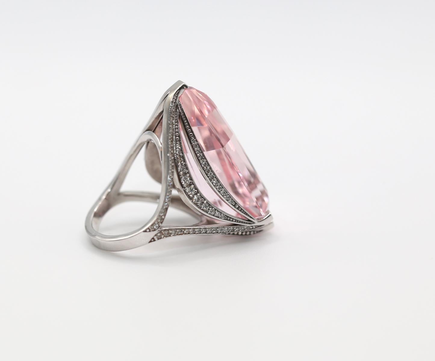 Anillo de diamantes masivo de Morganita rosa natural de 42 quilates, 2022 en venta 3
