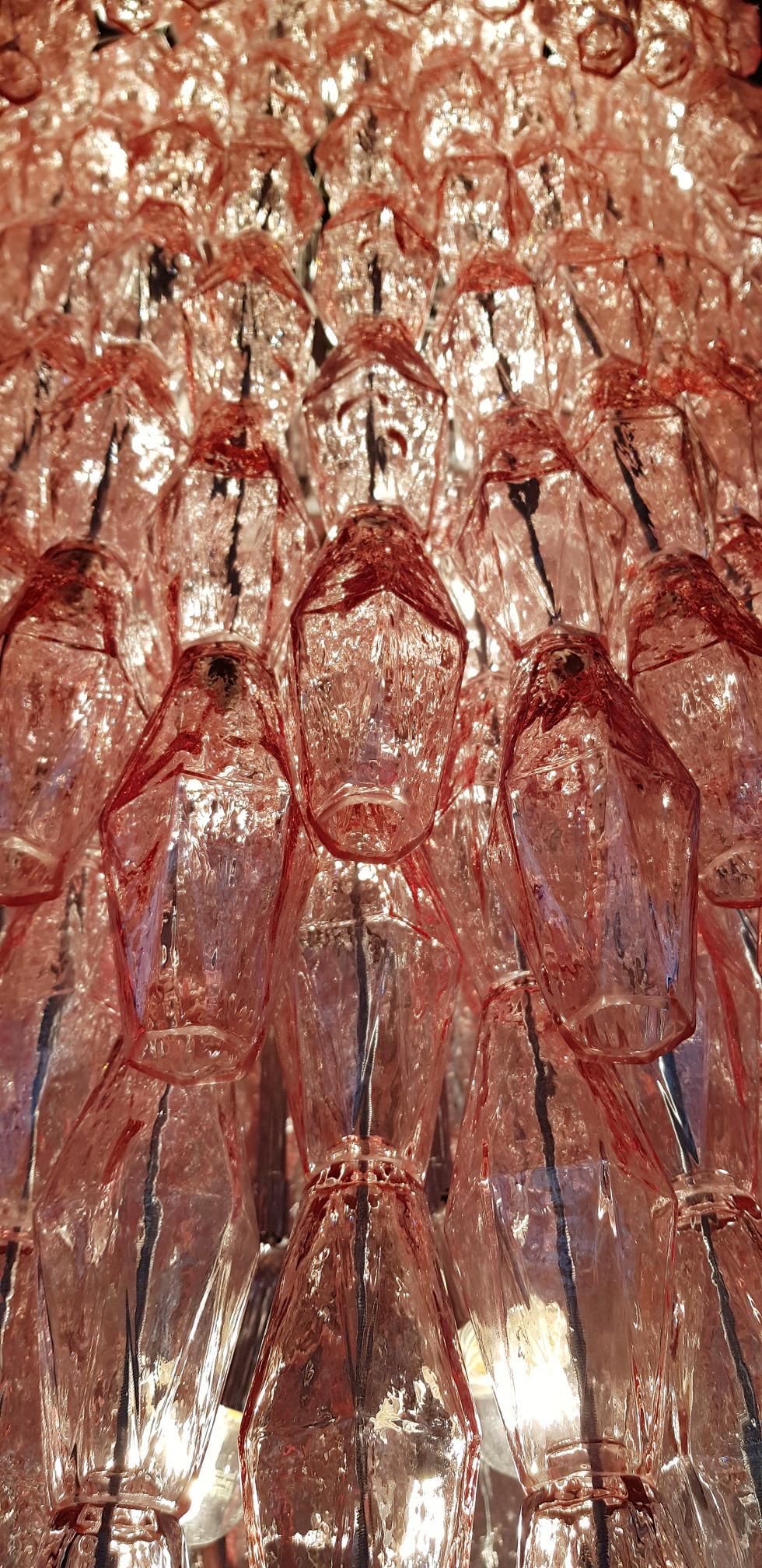 Massiccio lampadario rosa Poliedri in vendita 3