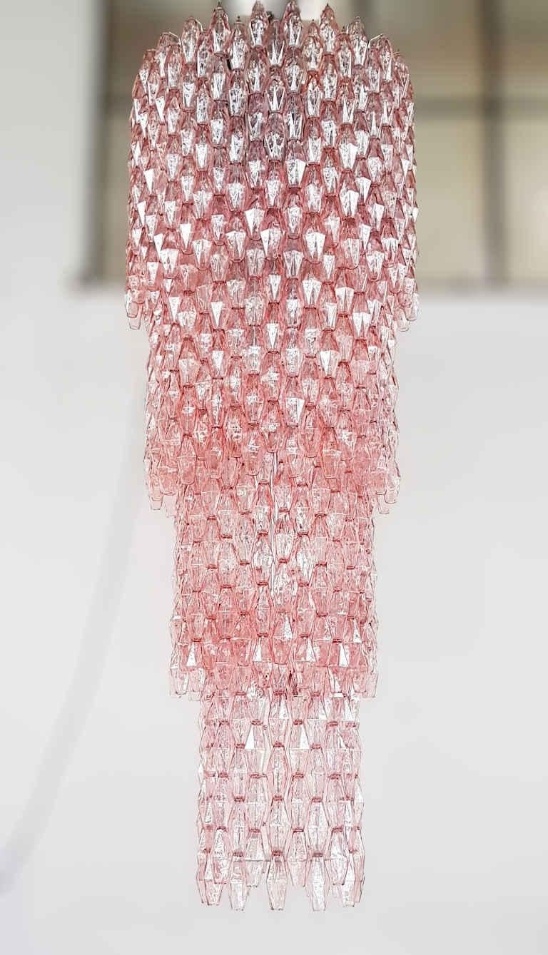 Moderno Massiccio lampadario rosa Poliedri in vendita