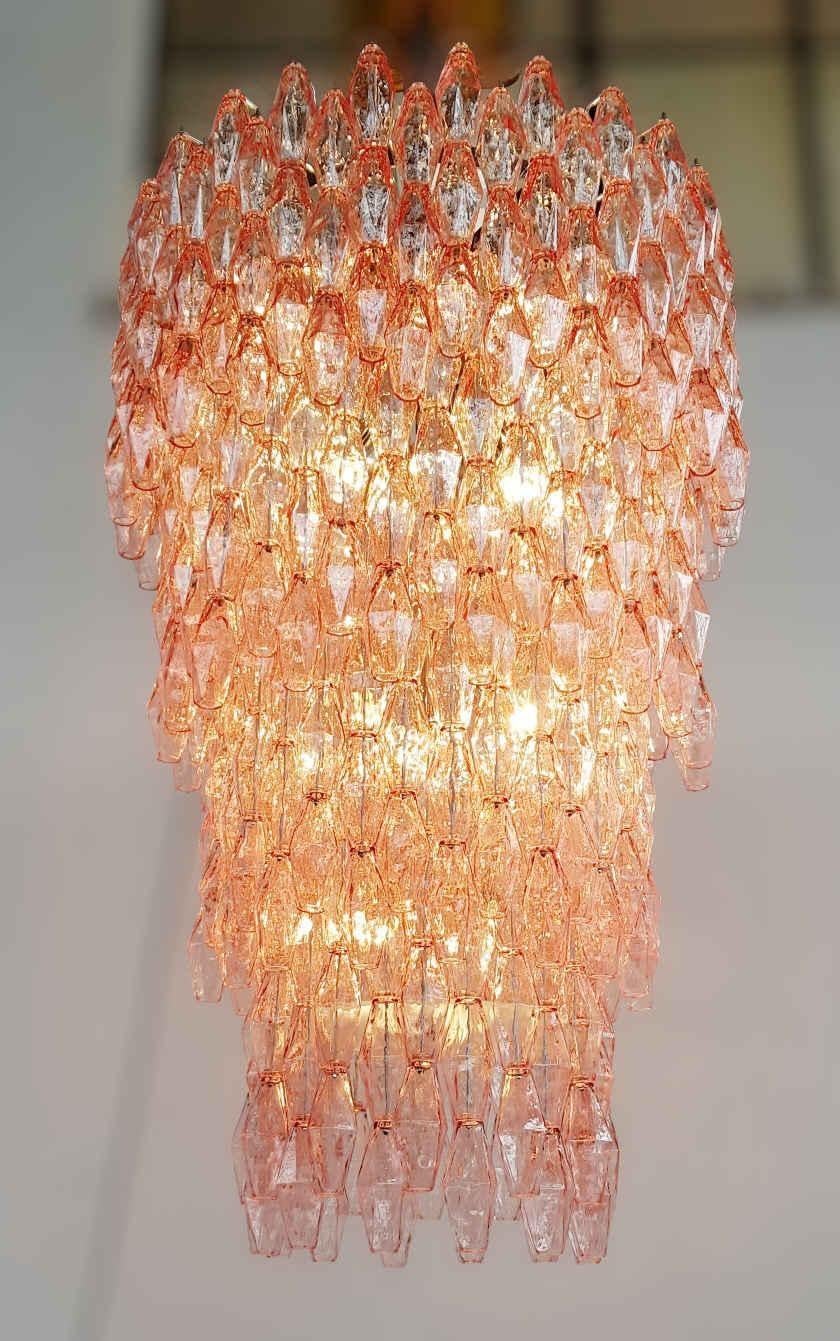 Massiccio lampadario rosa Poliedri In condizioni buone in vendita a Los Angeles, CA
