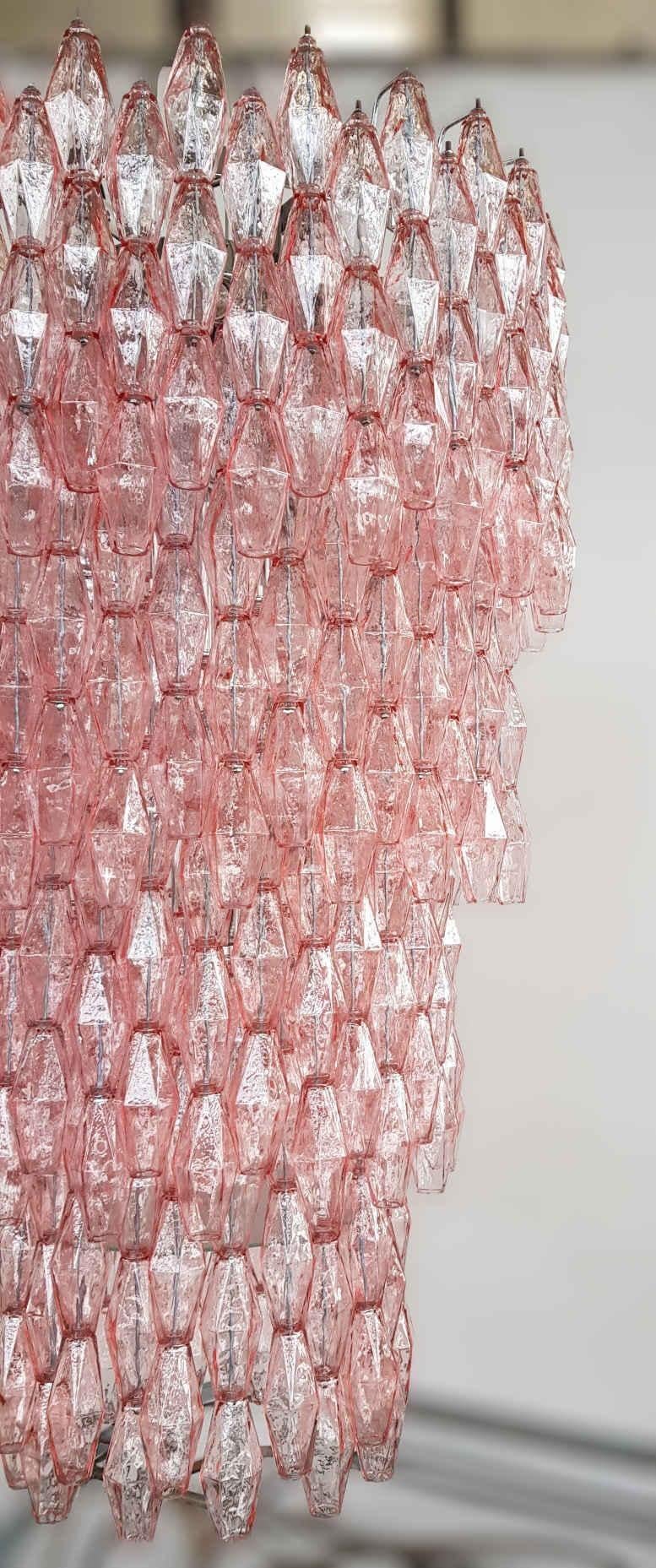 Vetro di Murano Massiccio lampadario rosa Poliedri in vendita