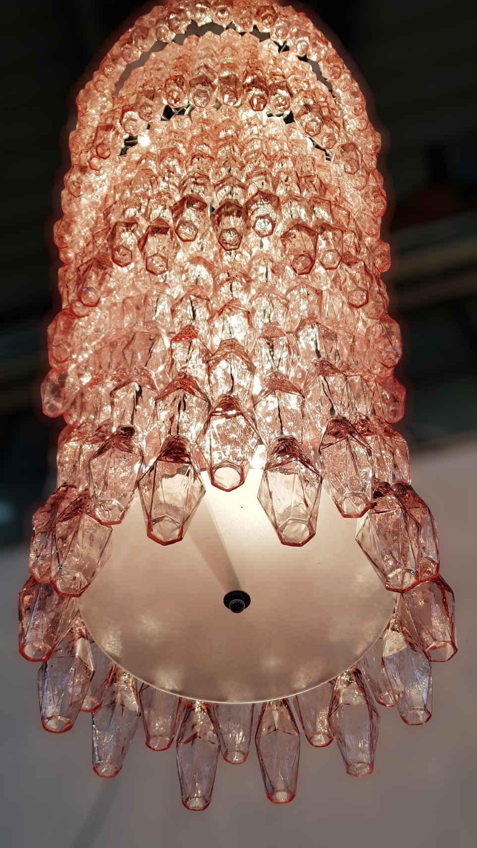 Massiccio lampadario rosa Poliedri in vendita 1