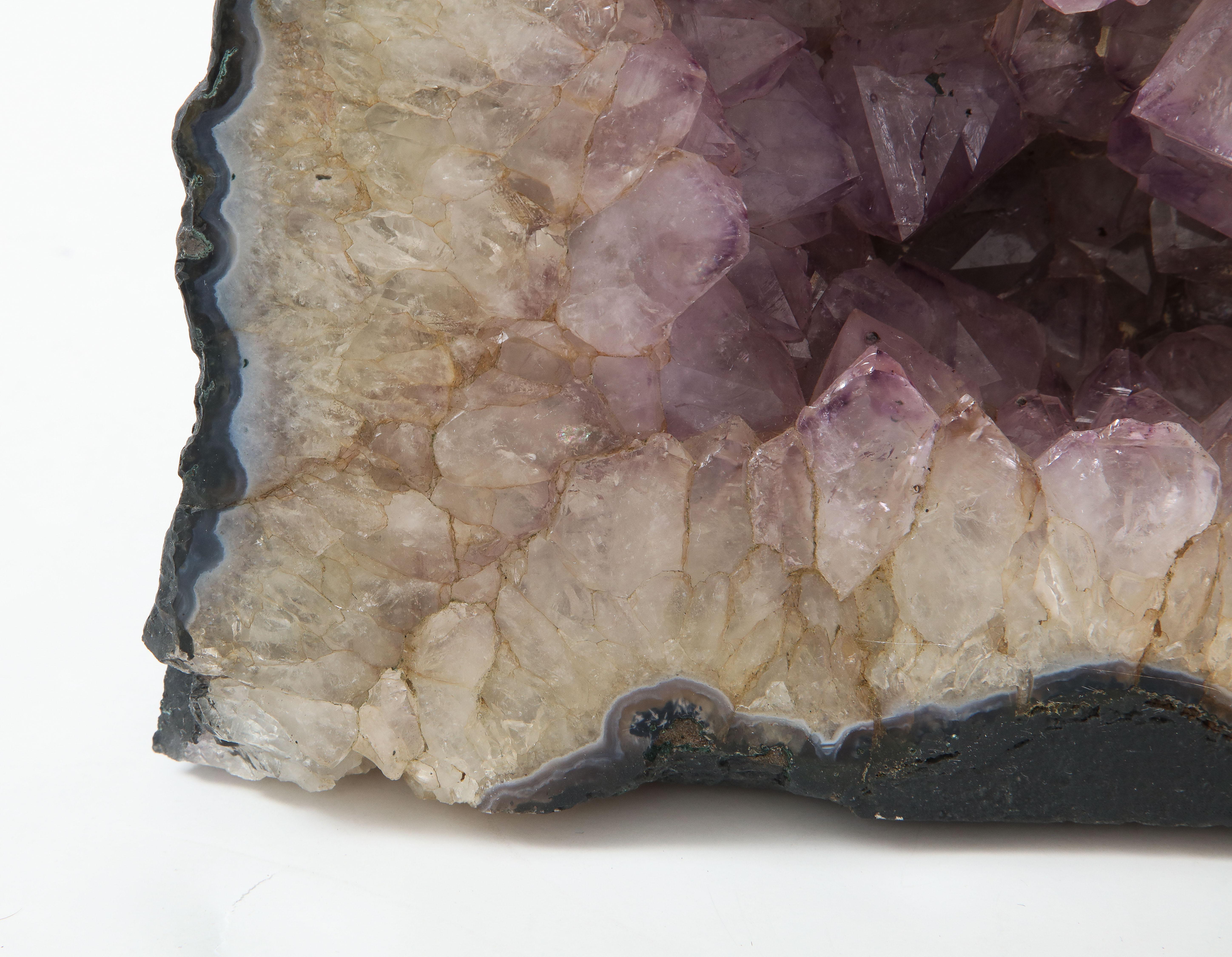 Massiver Amethyst, Quarzkristall-Exemplar im Zustand „Gut“ im Angebot in New York, NY