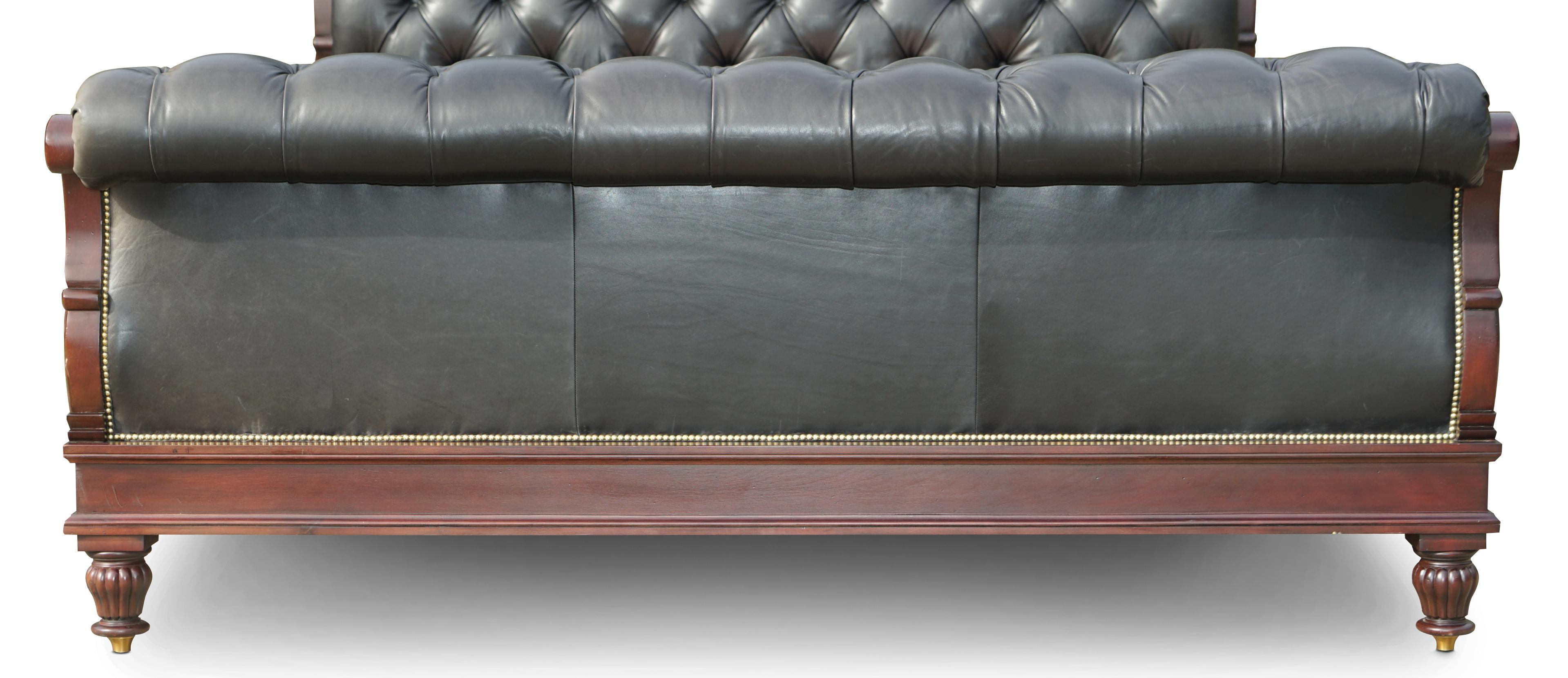 Classique américain Lit Chesterfield en cuir noir massif Ralph Lauren Clivedon en vente