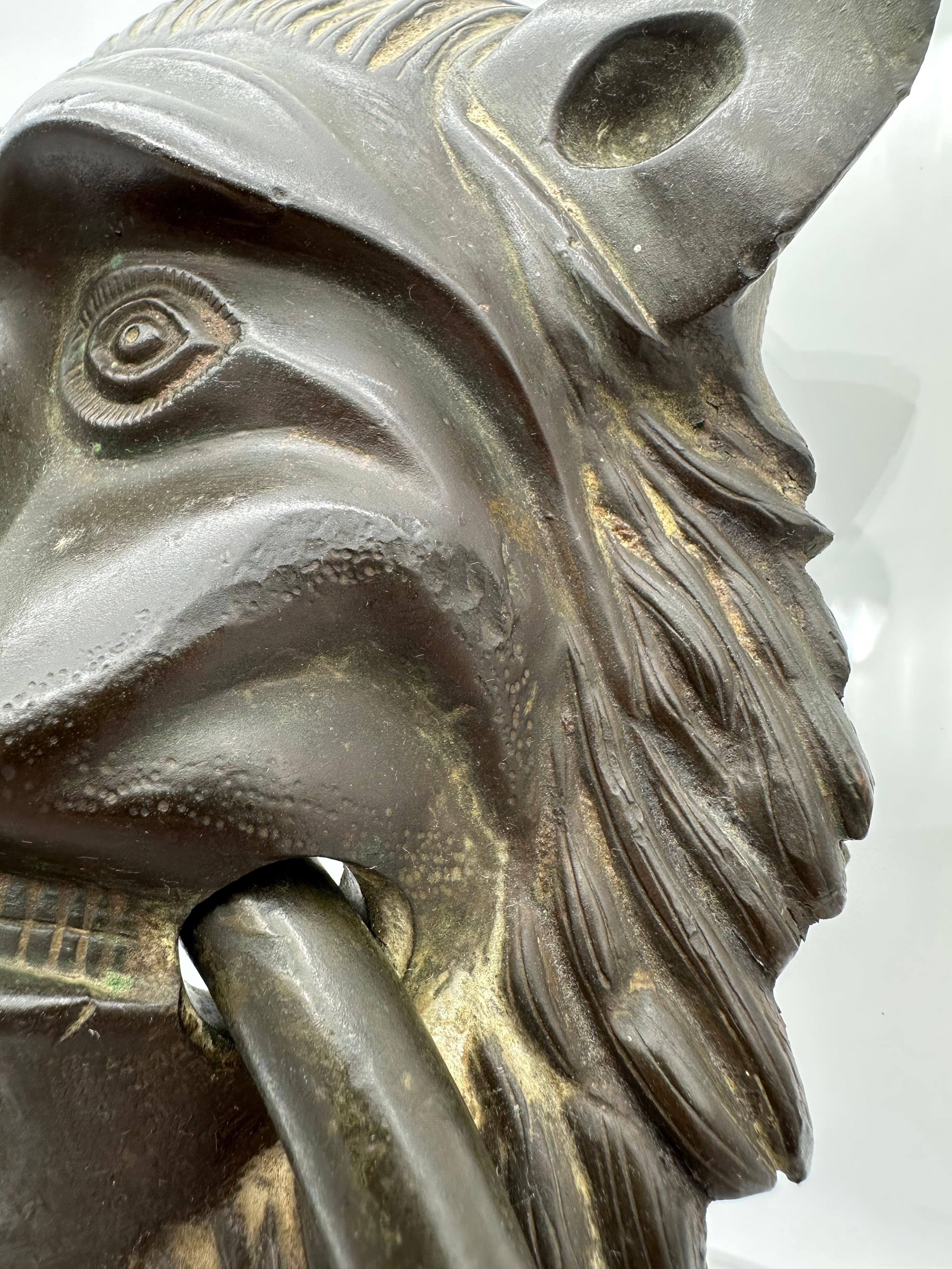 Rare lion d'Allemagne du Sud  Knocker de porte en bronze, 17ème siècle en vente 4