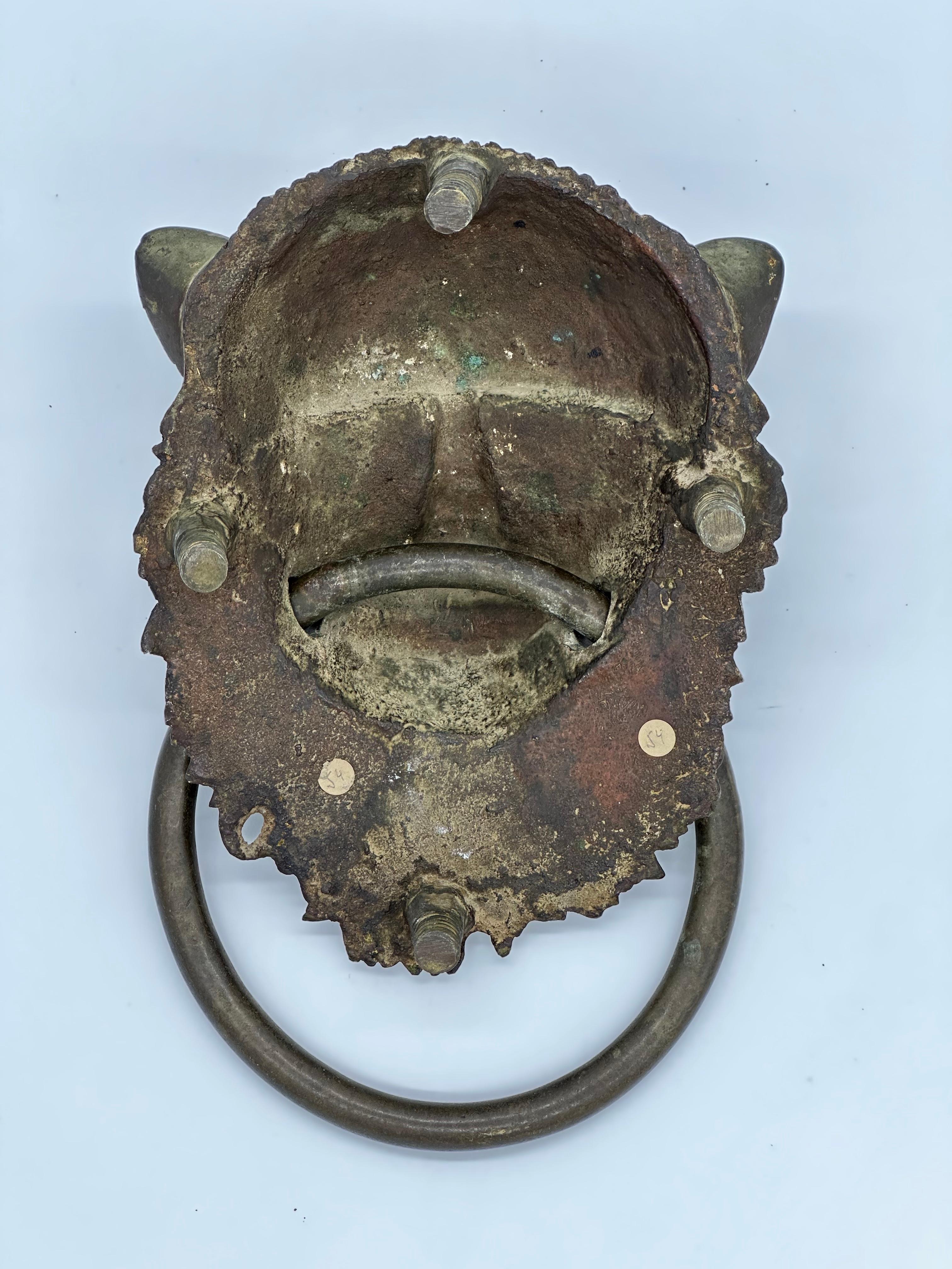 Rare lion d'Allemagne du Sud  Knocker de porte en bronze, 17ème siècle en vente 8