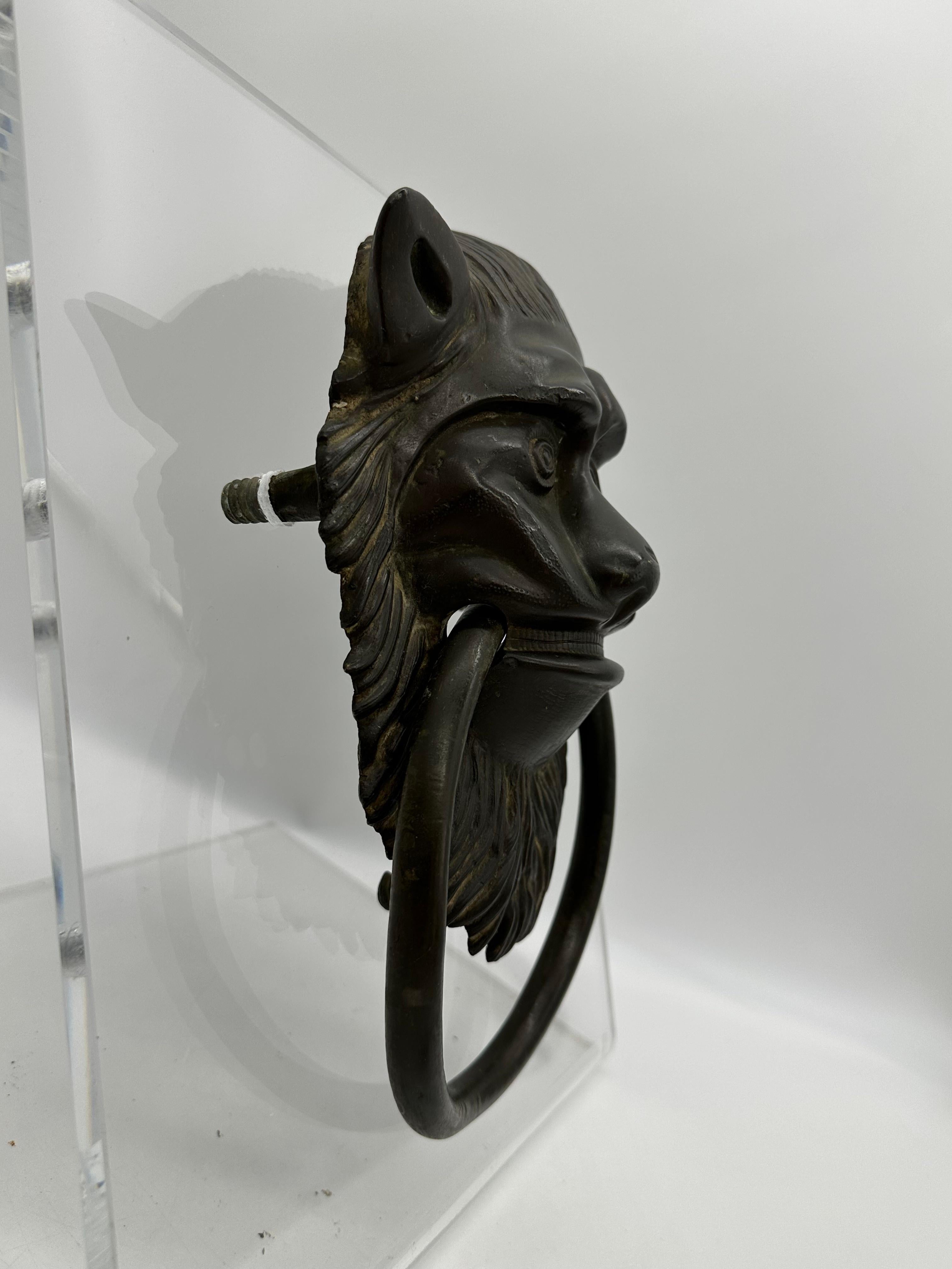 massiver, seltener süddeutscher Löwe  Türgriff aus Bronze aus Bronze, 17. Jahrhundert im Angebot 11