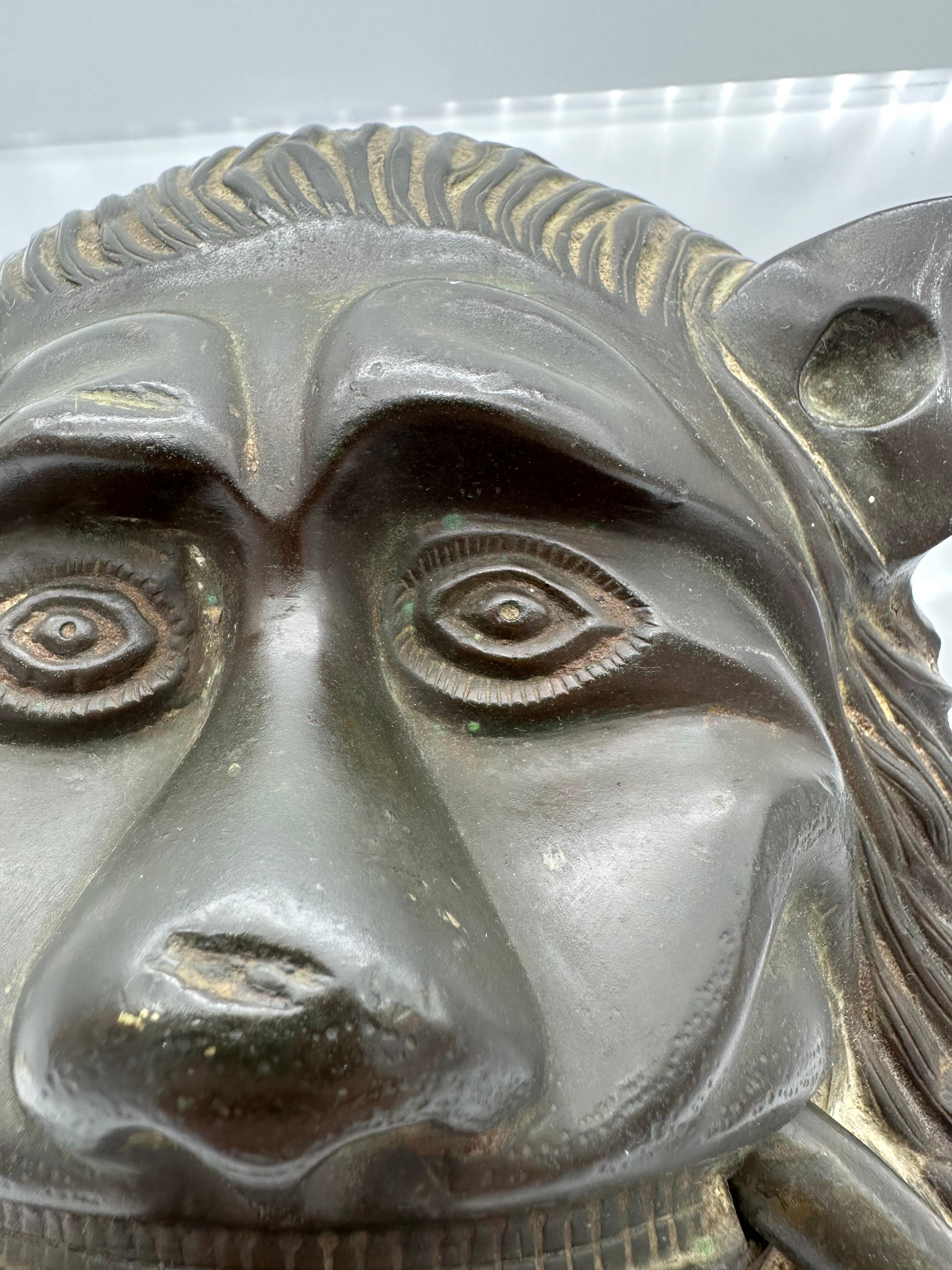 Renaissance Rare lion d'Allemagne du Sud  Knocker de porte en bronze, 17ème siècle en vente