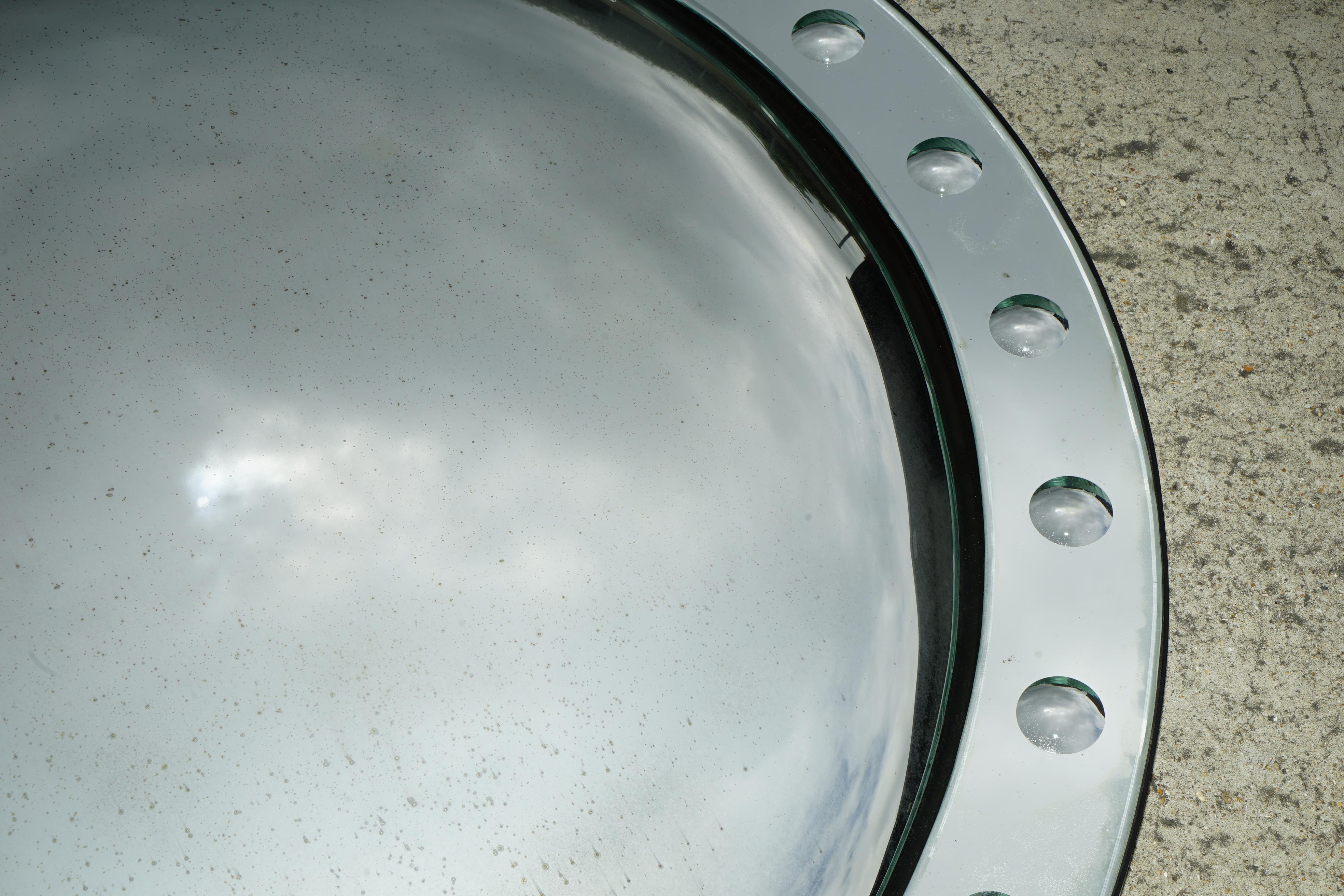 Verre MASSIVE ROUND 136CM TALL CONVEX GLASS SORcerERS MiRROR BUTLERS WALL MIRROR en vente