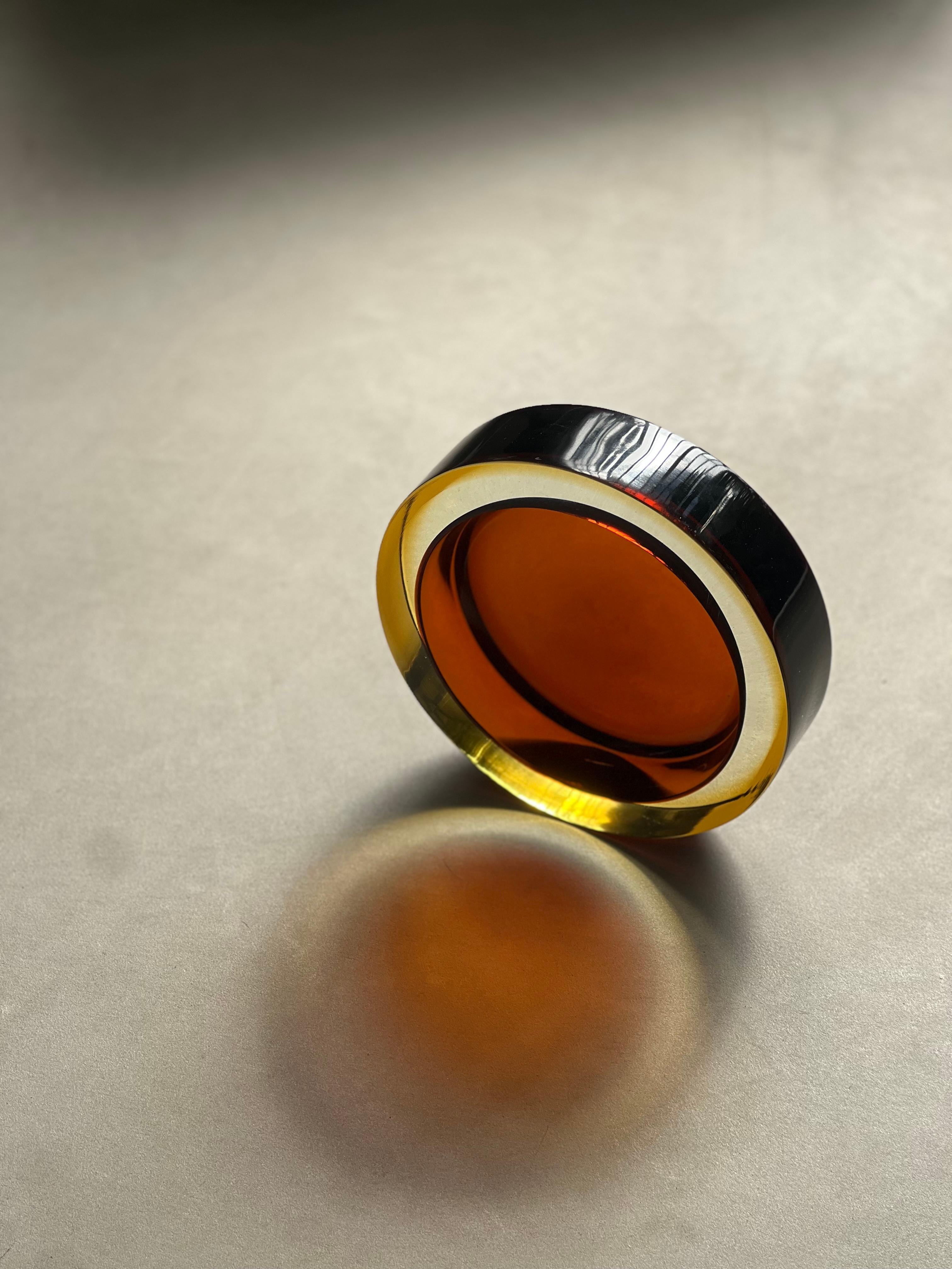 Verre sommerso rond ambré massif  Coupe décorative de Murano de Mario Pinzoni en vente 6